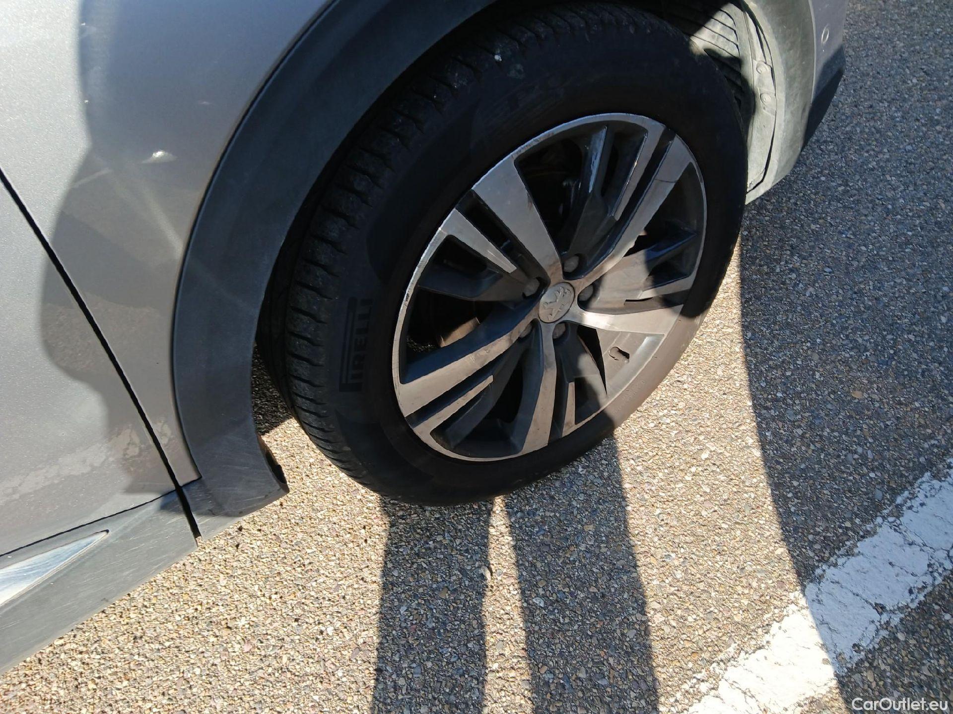  Peugeot  3008 PEUGEOT  / 2020 / 5P / todoterreno 1.5 BlueHDi 96kW S&S GT EAT8 #18