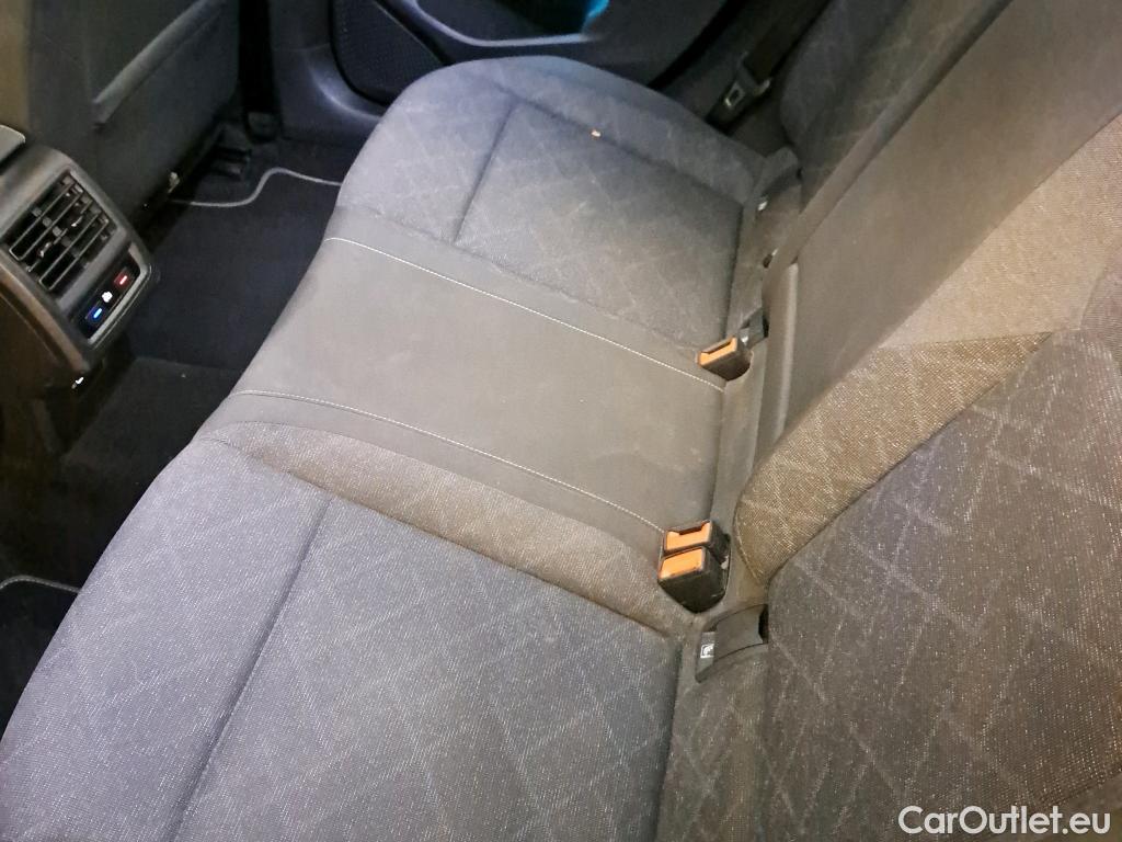  Volkswagen  Golf  VOLKSWAGEN / 2020 / 5P / berlina con portón Life 1.0 eTSI 81kW (110CV) DSG #30