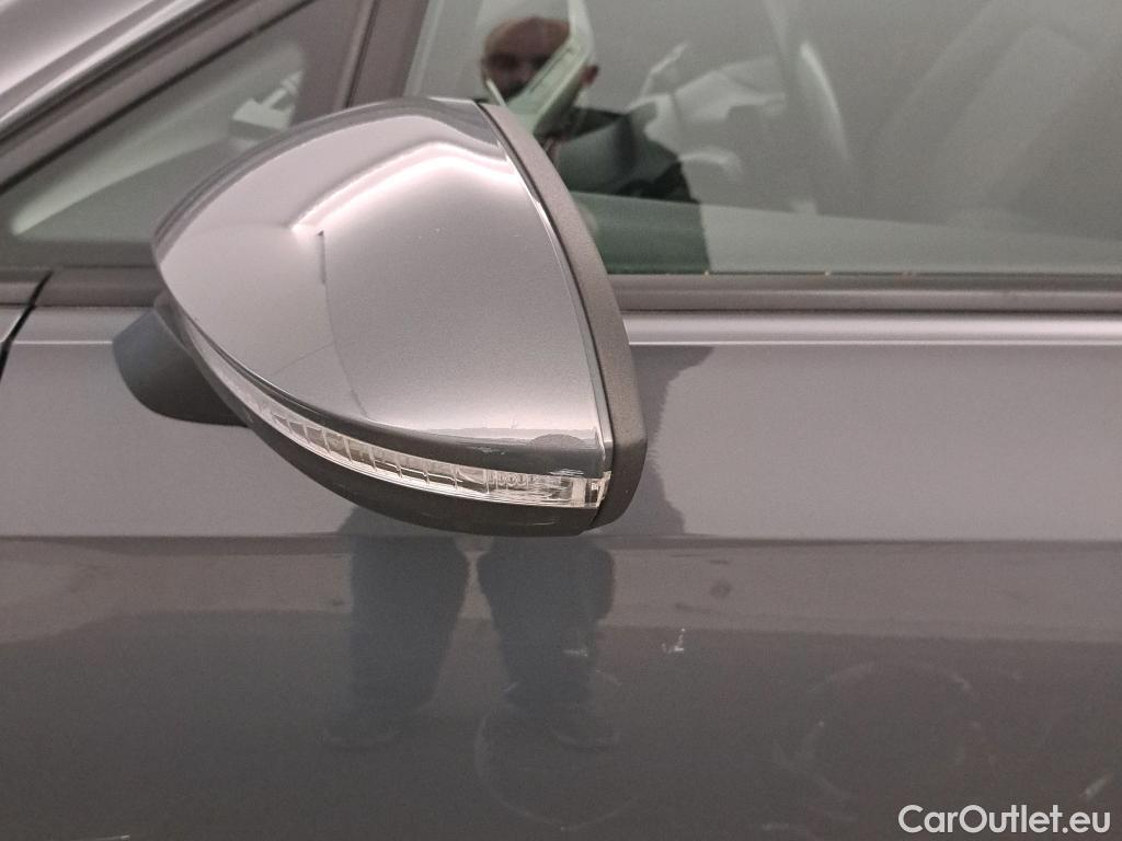  Volkswagen  Golf  VOLKSWAGEN / 2020 / 5P / berlina con portón Life 1.0 eTSI 81kW (110CV) DSG #38