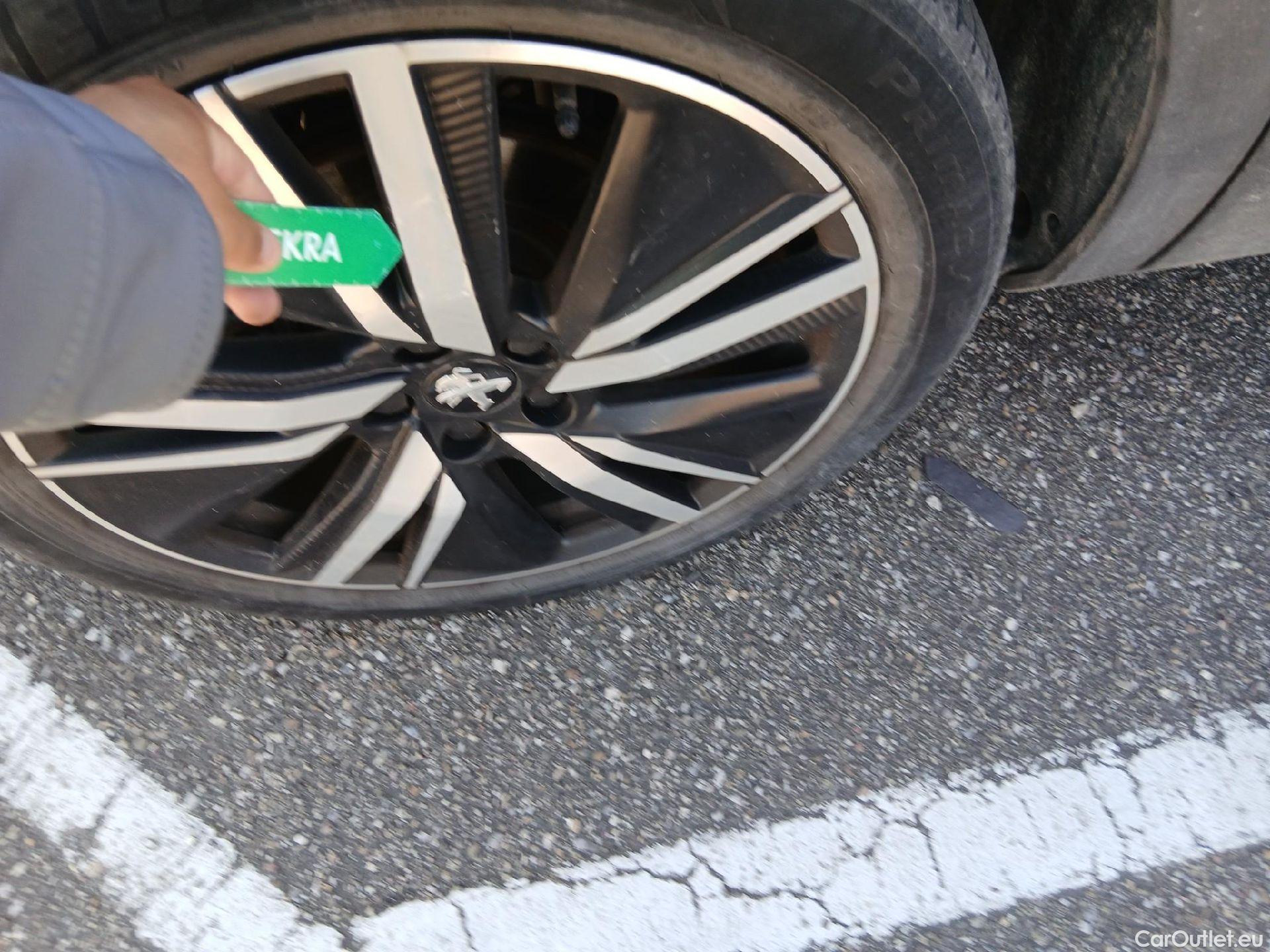  Peugeot  3008 PEUGEOT  / 2020 / 5P / todoterreno 1.2 PureTech 96KW S&S GT Pack EAT8 #19