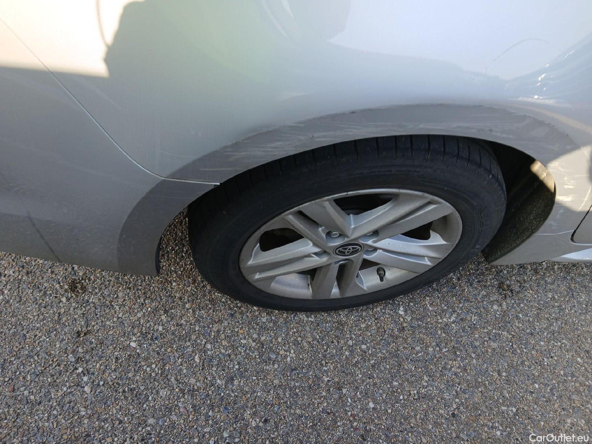  Toyota  Corolla TOYOTA  / 2019 / 5P / familiar 1.8 125H ACTIVE TECH E-CVT TOU SPORT #5