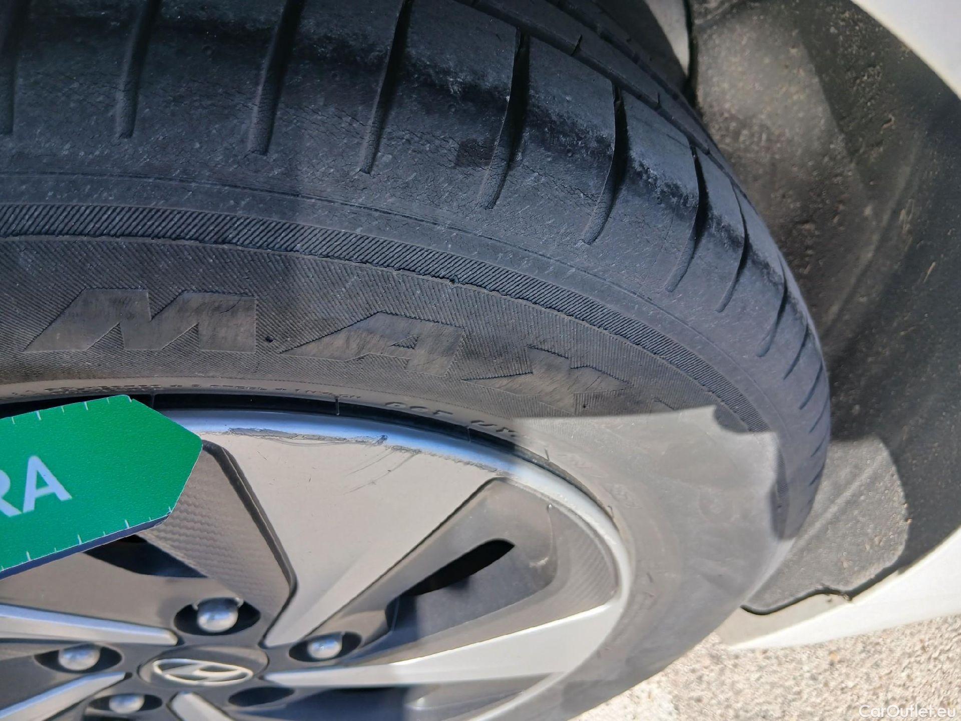  Hyundai   Ioniq HYUNDAI / 2016 / 5P / berlina con portón 1.6 GDI HEV Klass DCT #8