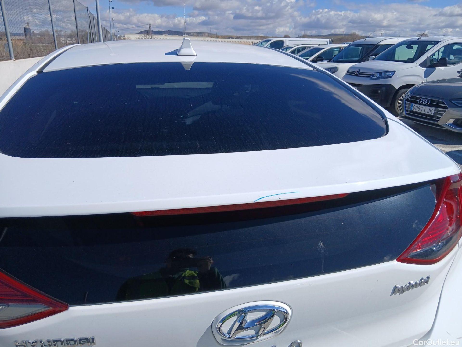  Hyundai   Ioniq HYUNDAI / 2016 / 5P / berlina con portón 1.6 GDI HEV Klass DCT #27