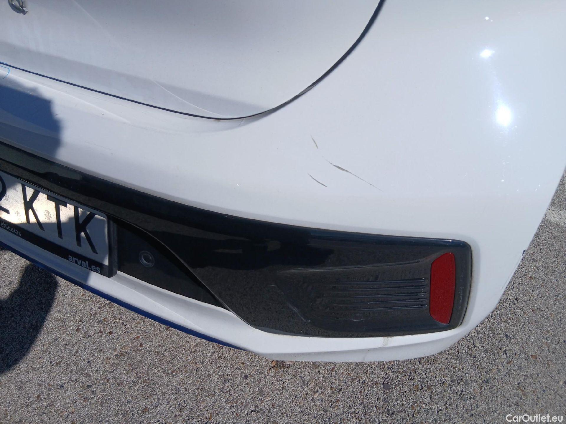  Hyundai   Ioniq HYUNDAI / 2016 / 5P / berlina con portón 1.6 GDI HEV Klass DCT #32