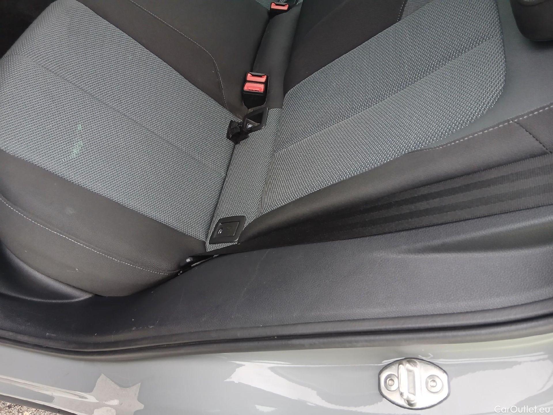  Audi  Q2 AUDI  / 2016 / 5P / todoterreno Design 30 TFSI 85kW (116CV) #32