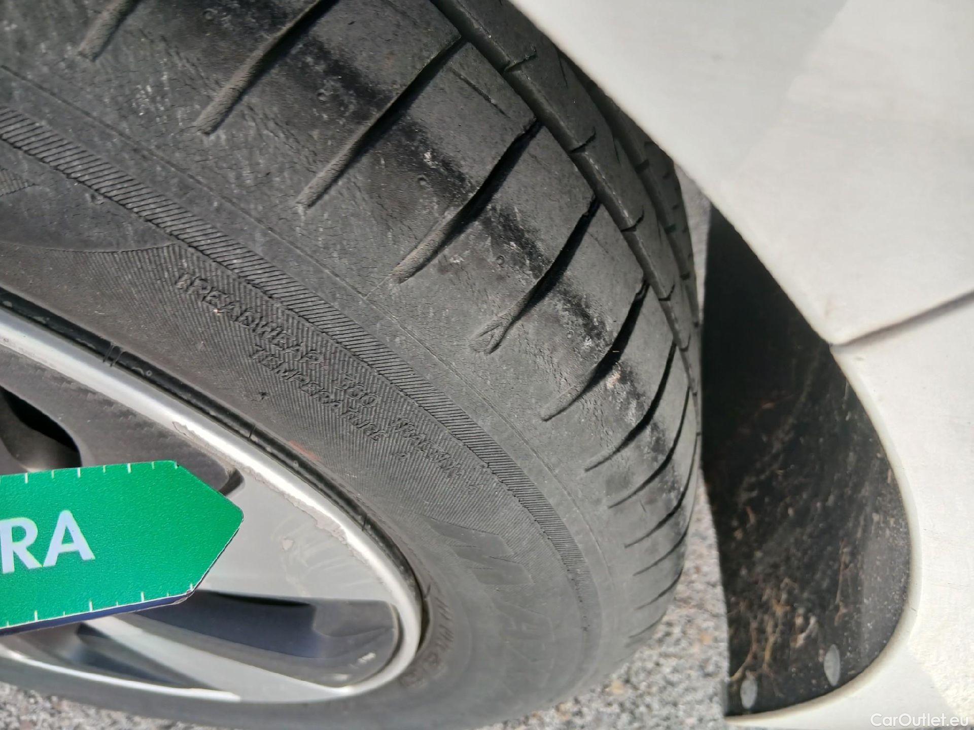  Hyundai   Ioniq HYUNDAI / 2016 / 5P / berlina con portón 1.6 GDI HEV Klass DCT #5