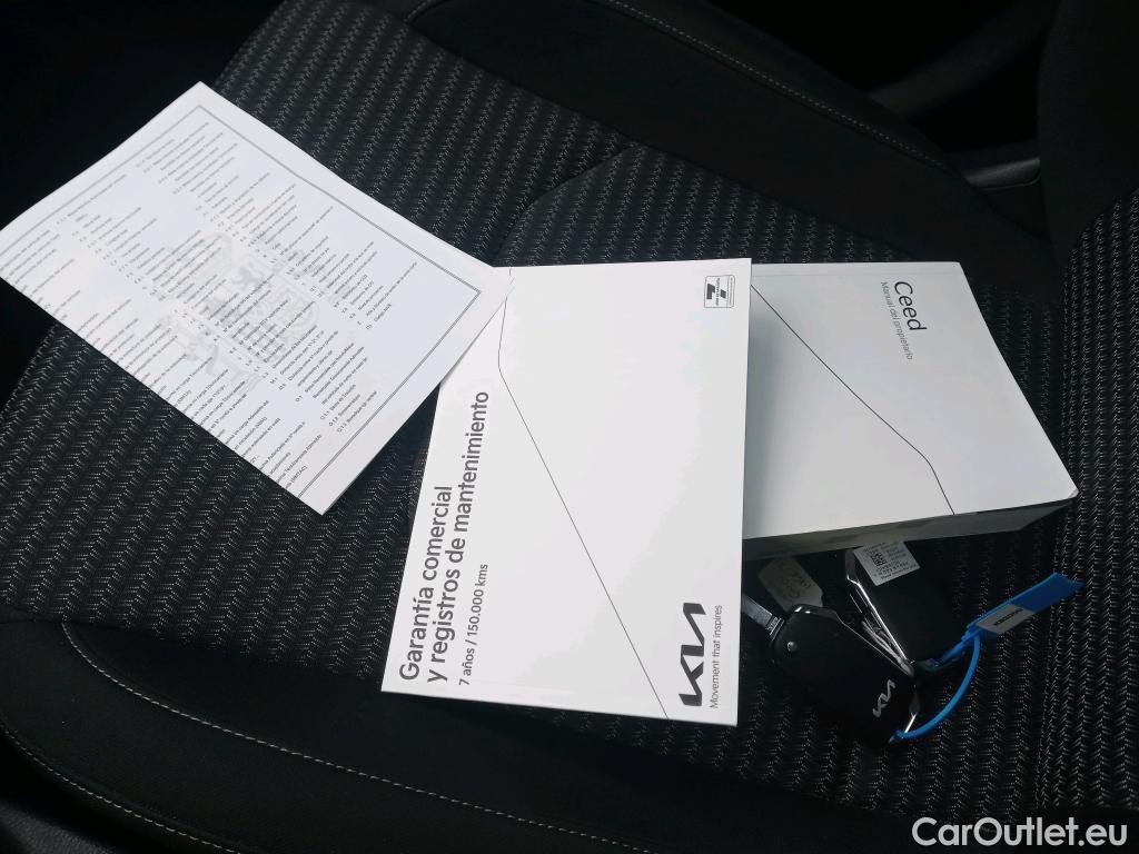  KIA  Cee'd KIA Ceed / 2021 / 5P / berlina con portón 1.0 T-GDi 88kW (120CV) Drive #6