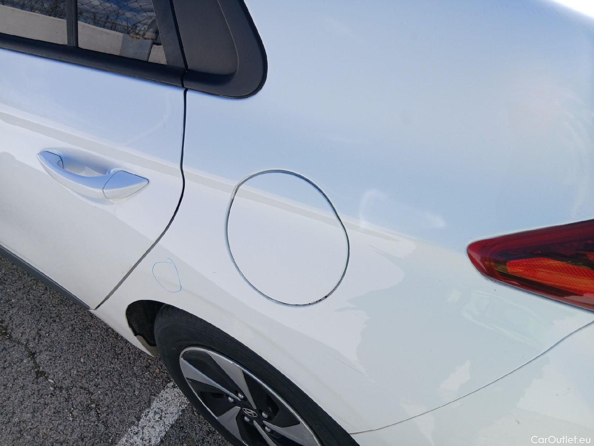  Hyundai   Ioniq HYUNDAI / 2016 / 5P / berlina con portón 1.6 GDI HEV Klass DCT #25