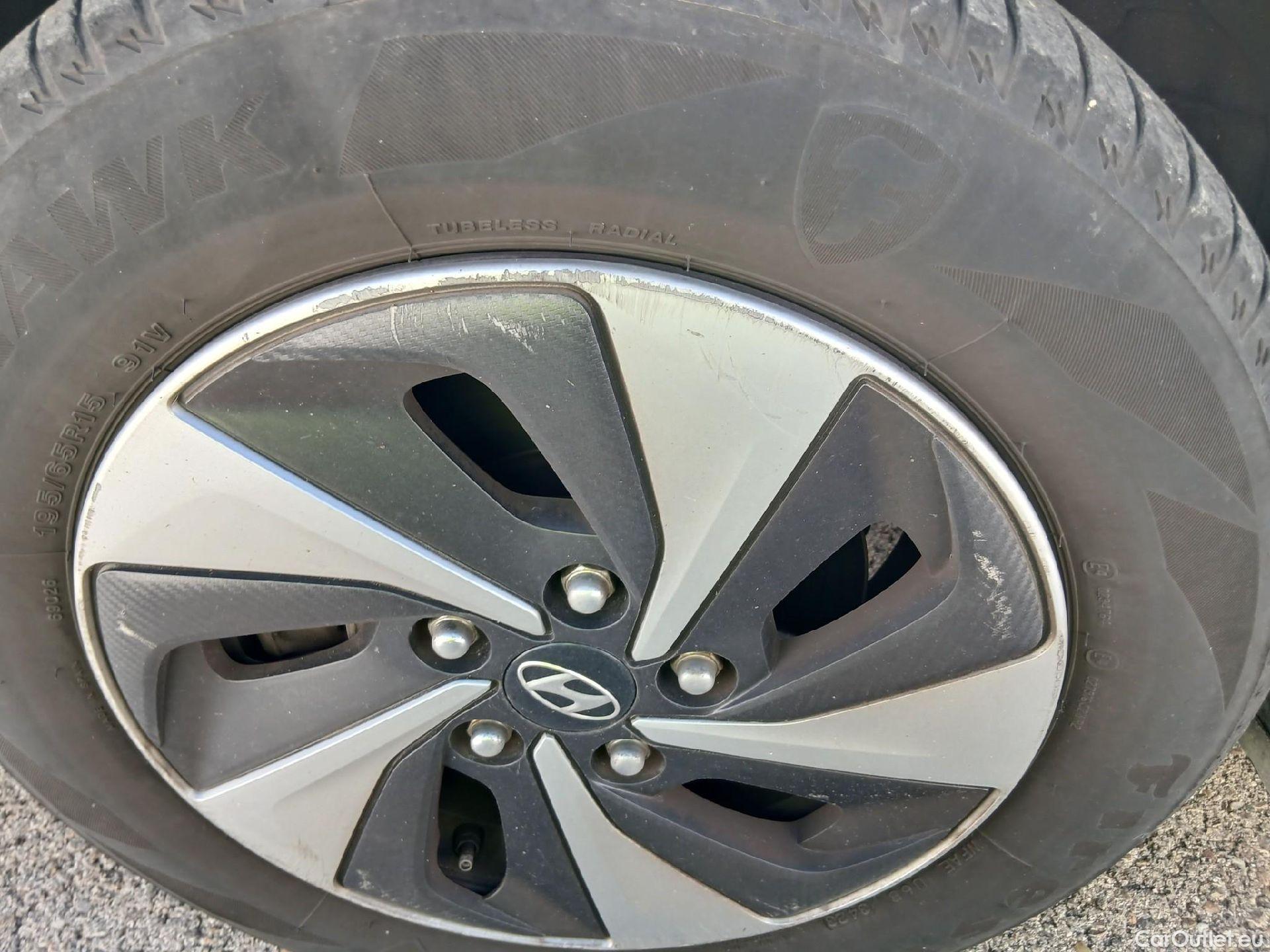  Hyundai   Ioniq HYUNDAI / 2016 / 5P / berlina con portón 1.6 GDI HEV Klass DCT #3