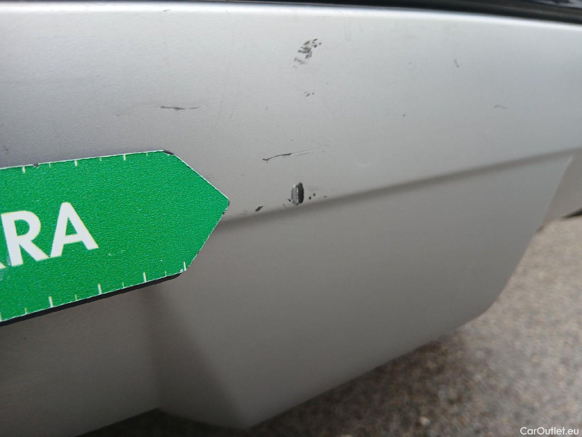  Audi  Q2 AUDI  / 2016 / 5P / todoterreno Design 30 TFSI 85kW (116CV) #40