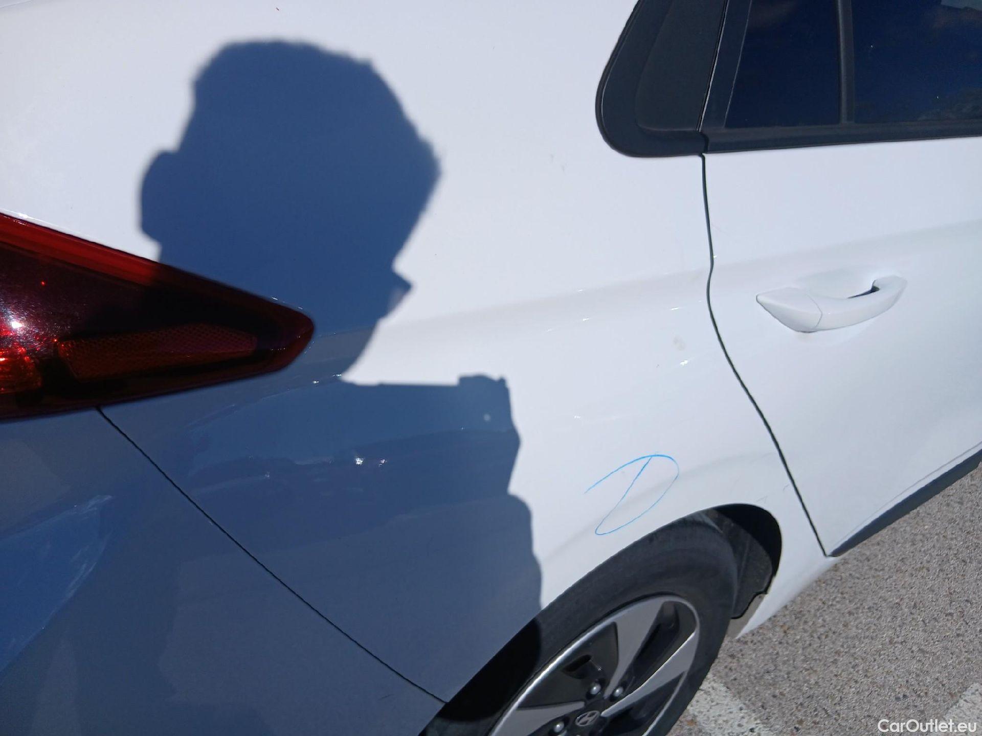  Hyundai   Ioniq HYUNDAI / 2016 / 5P / berlina con portón 1.6 GDI HEV Klass DCT #36