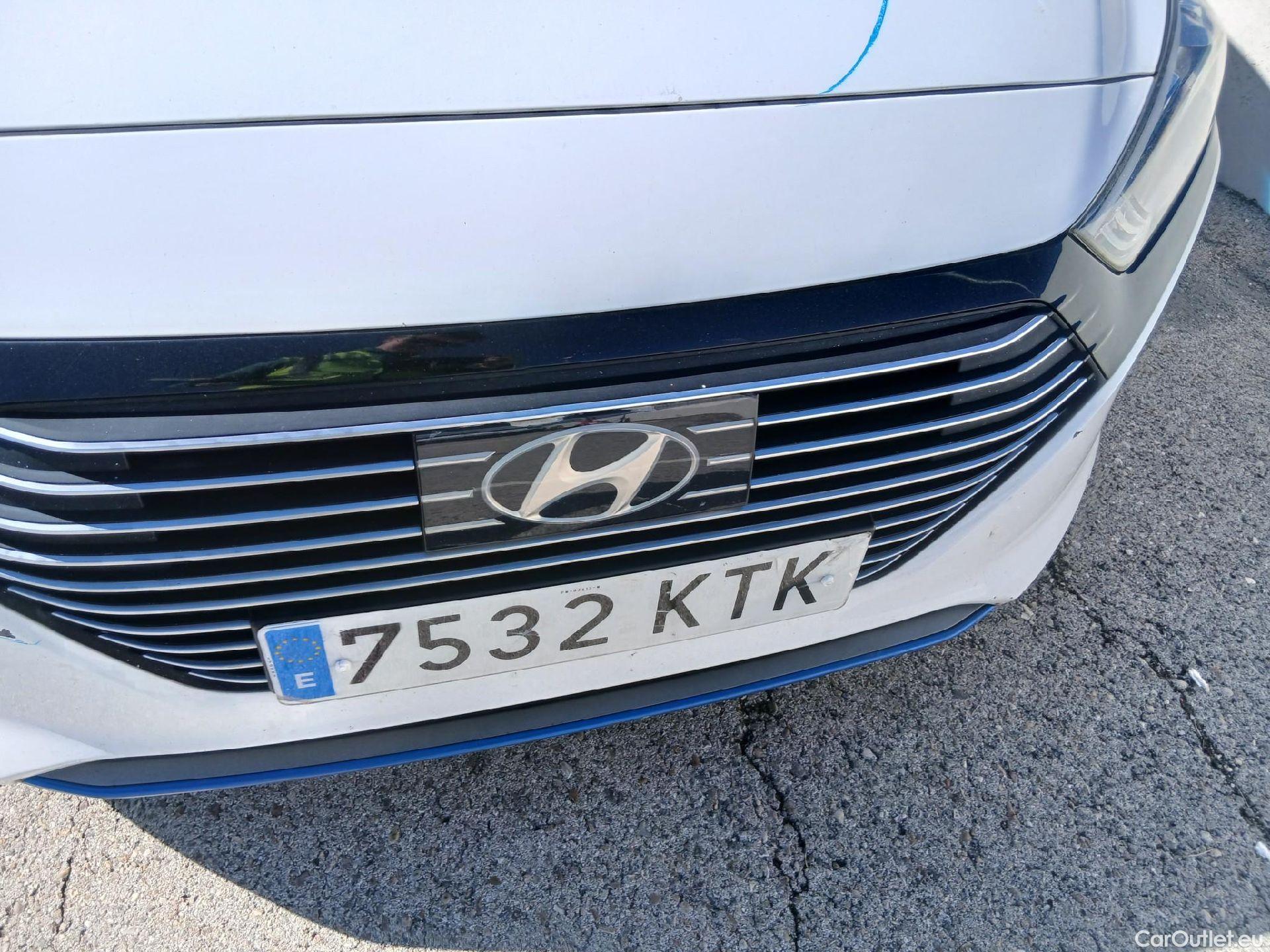  Hyundai   Ioniq HYUNDAI / 2016 / 5P / berlina con portón 1.6 GDI HEV Klass DCT #18