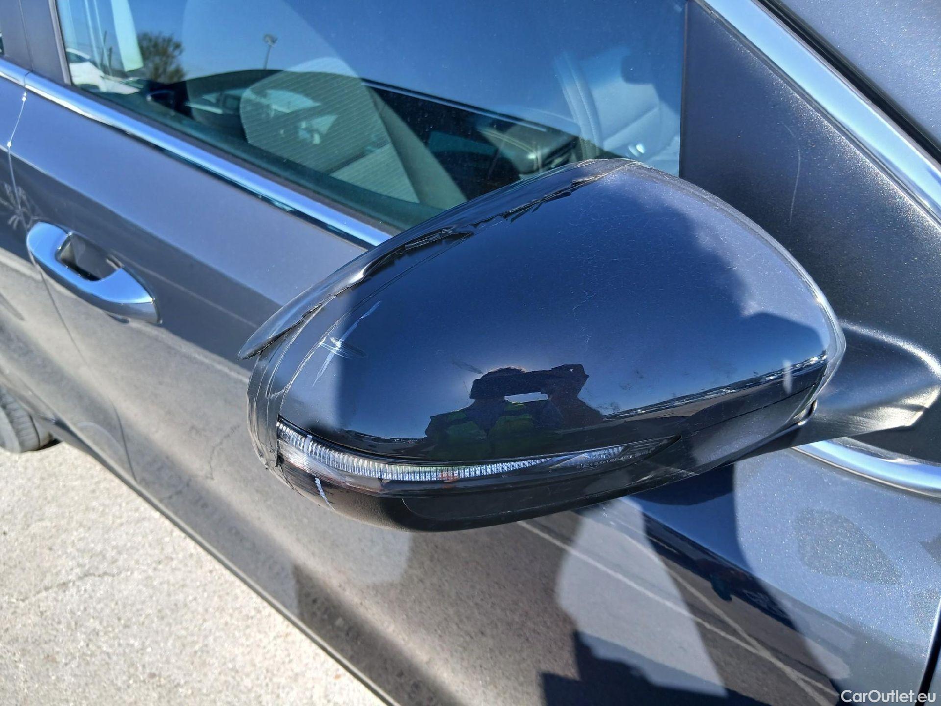  KIA  Sportage KIA  1.6MHEV Drive 100kW(136CV) 4x2(Crist Tintados) #47