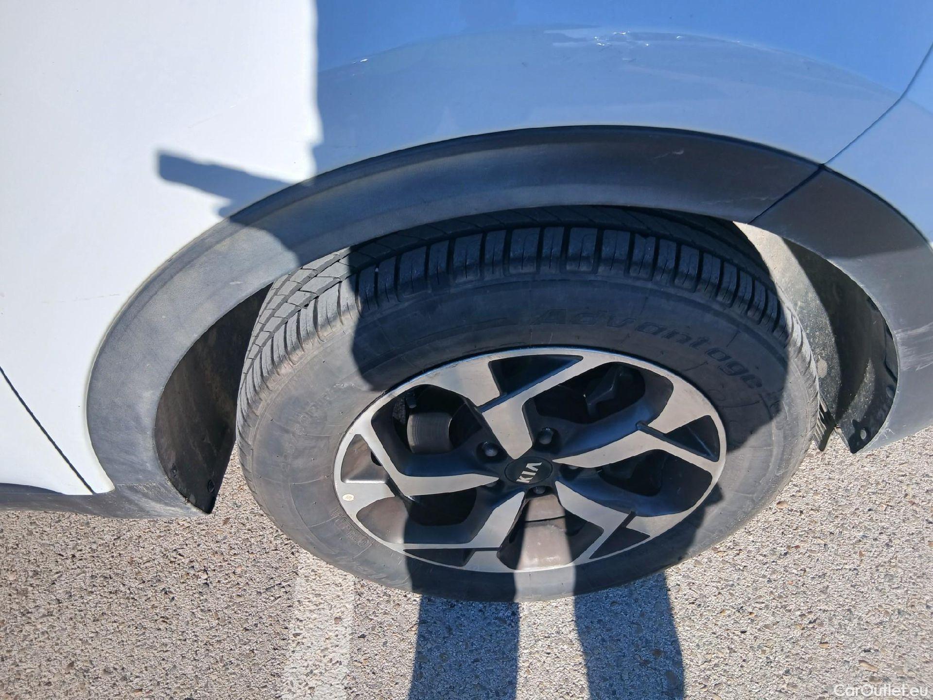  KIA  Sportage KIA  / 2018 / 5P / todoterreno 1.6 MHEV Drive 85kW (115CV) 4x2 #3