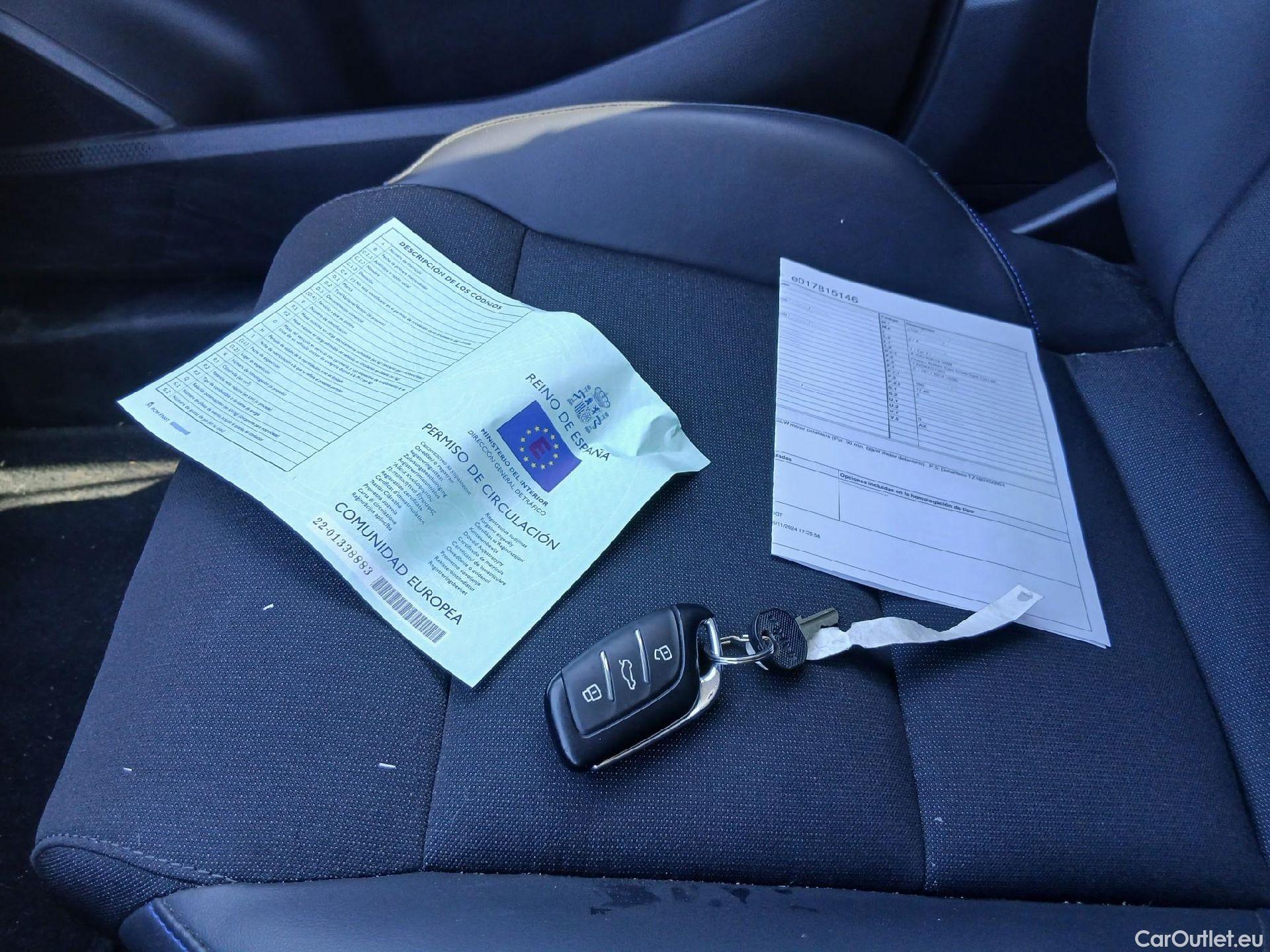  Land Rover  Discovery MG MG4 / 2022 / 5P / berlina con portón 77kWh Extended Range #1