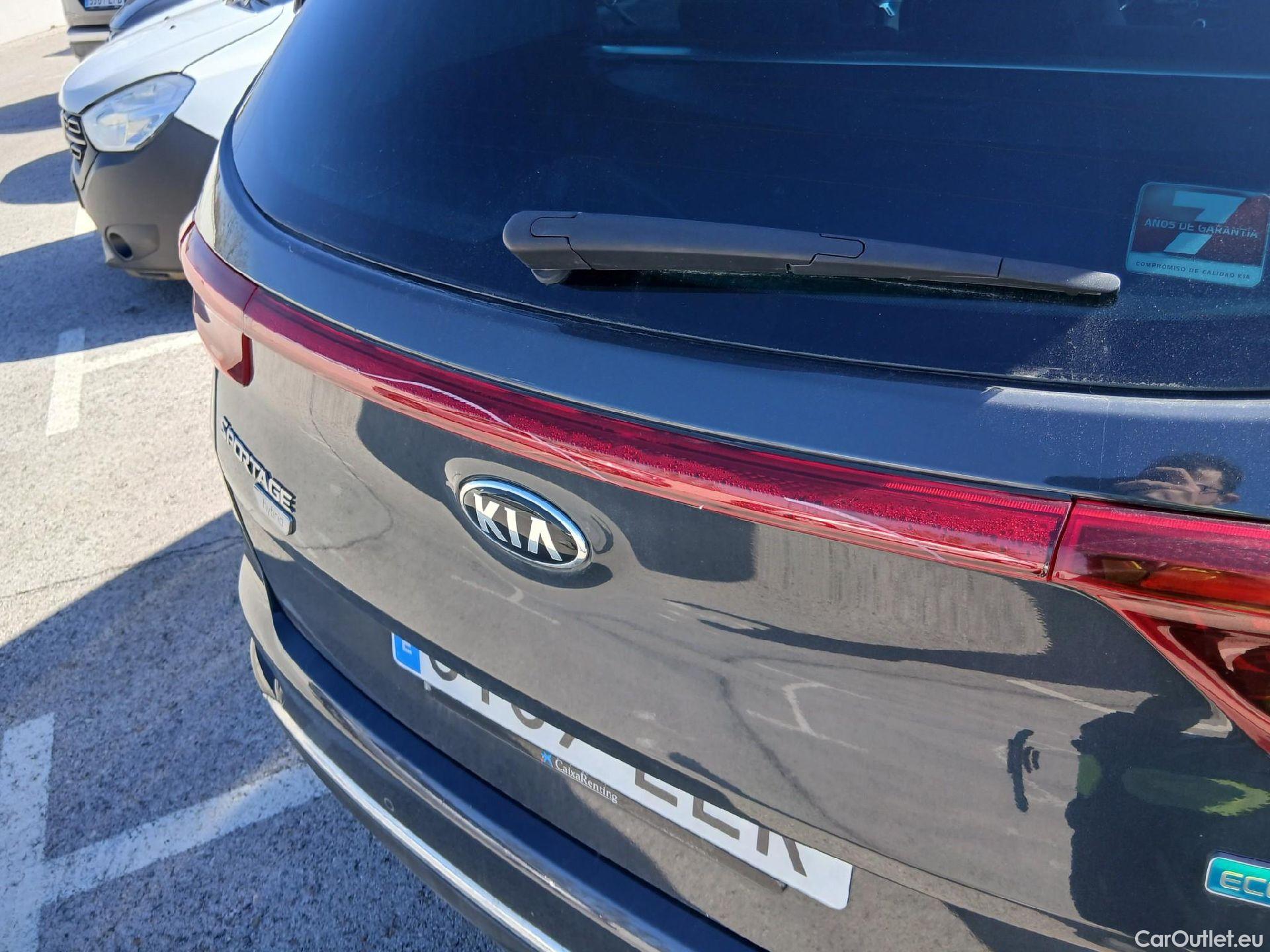  KIA  Sportage KIA  1.6MHEV Drive 100kW(136CV) 4x2(Crist Tintados) #23