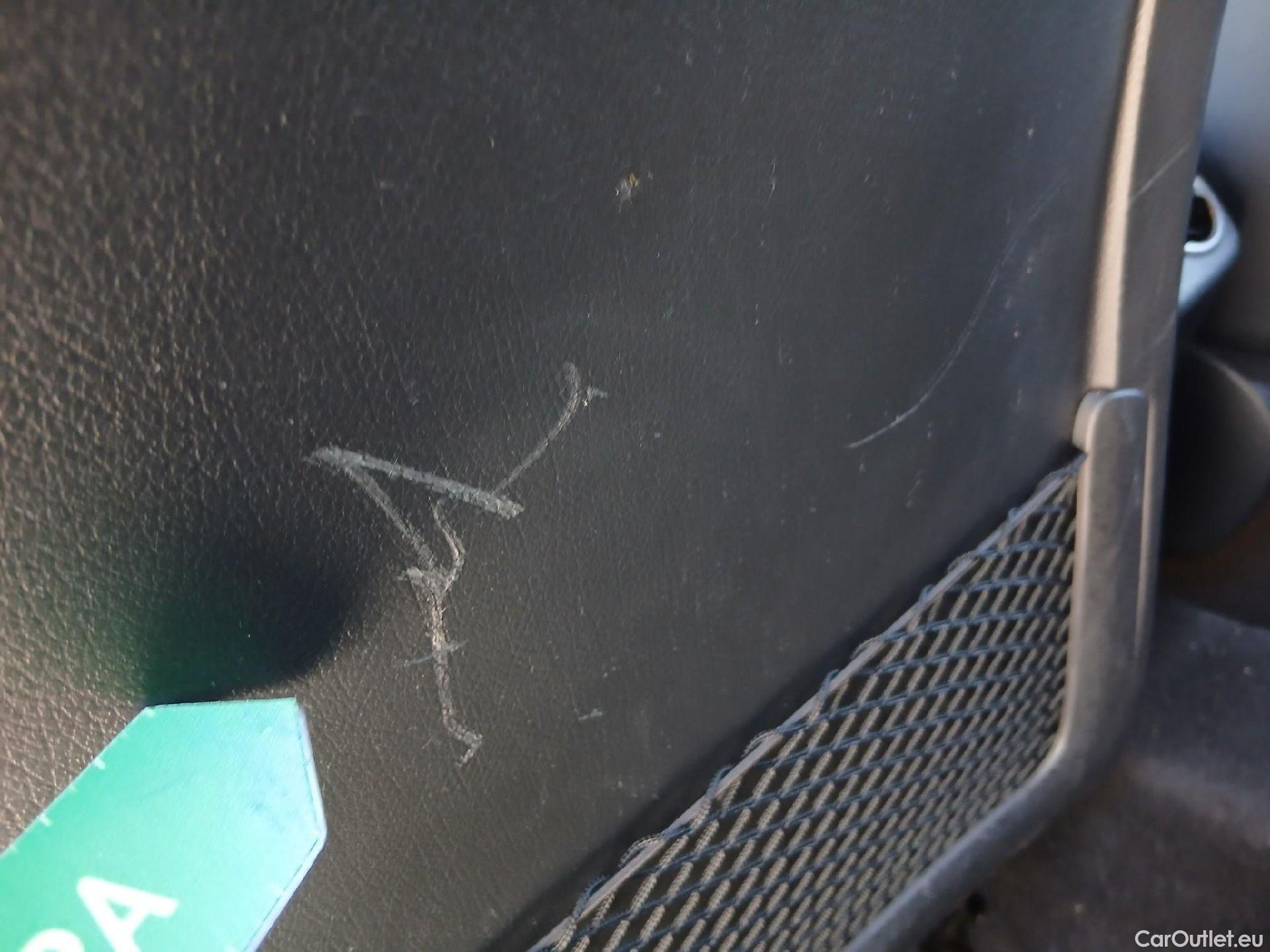  Mercedes  A-Klasse MERCEDES-BENZ Clase A / 2018 / 5P / berlina con portón A 180 d #35