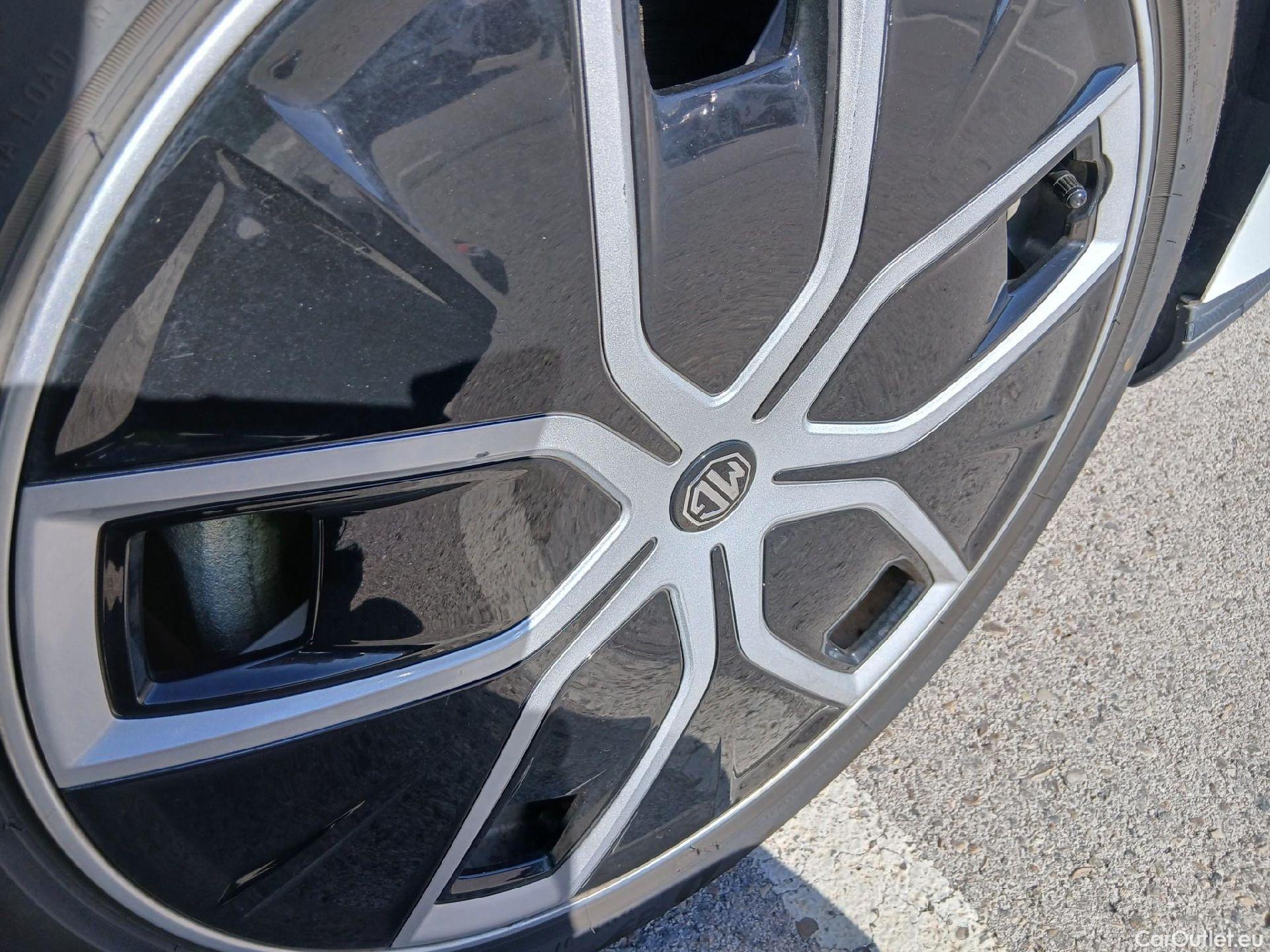  Land Rover  Discovery MG MG4 / 2022 / 5P / berlina con portón 77kWh Extended Range #8