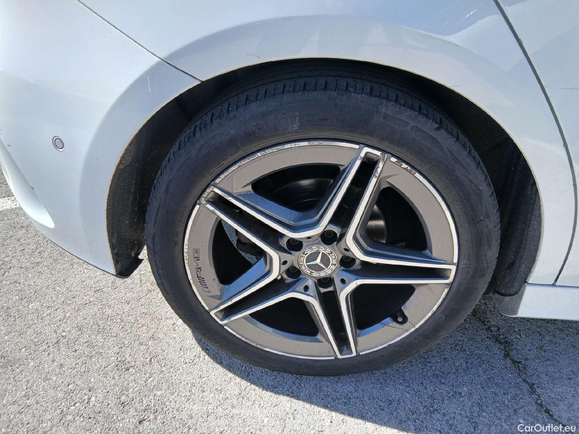  Mercedes  A-Klasse MERCEDES-BENZ Clase A / 2018 / 5P / berlina con portón A 180 d #50