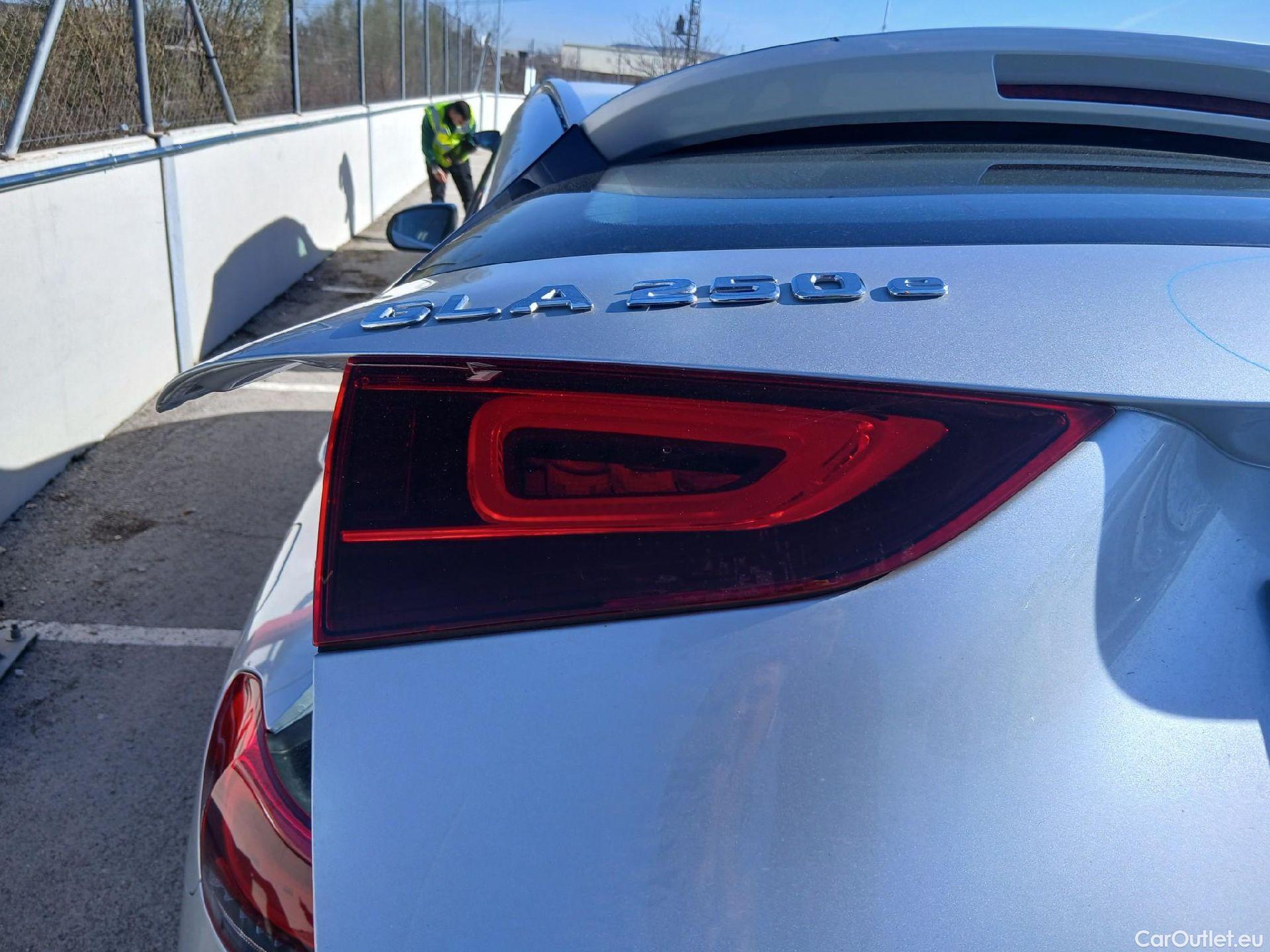  Mercedes  GLA MERCEDES-BENZ  / 2020 / 5P / todoterreno  250 e #33