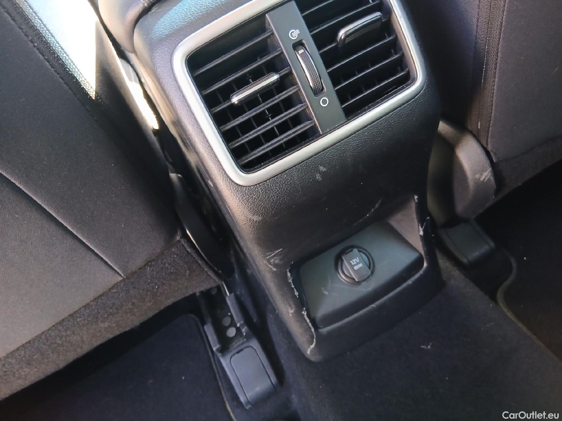  KIA  Sportage KIA  1.6MHEV Drive 100kW(136CV) 4x2(Crist Tintados) #19