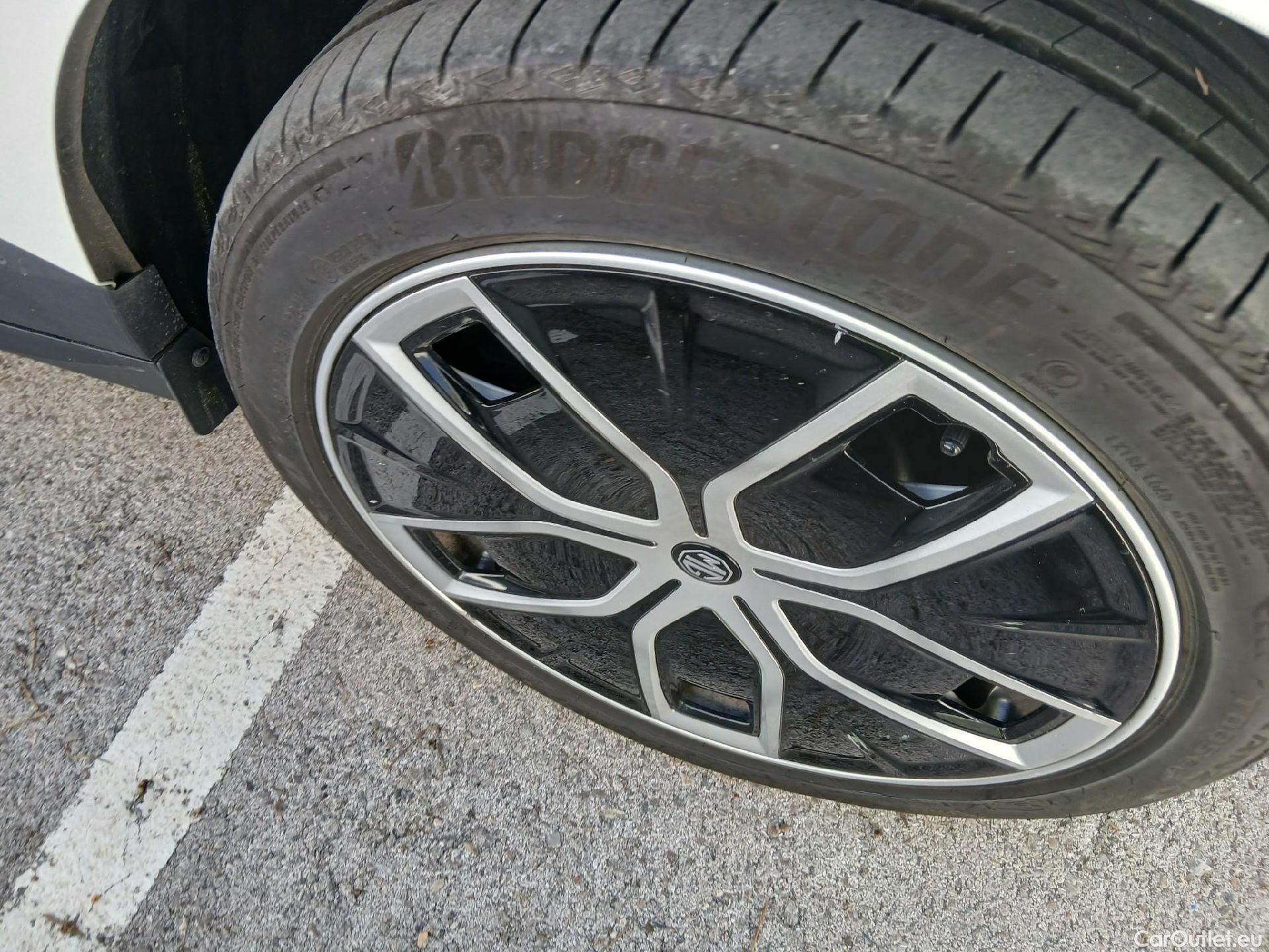  Land Rover  Discovery MG MG4 / 2022 / 5P / berlina con portón 77kWh Extended Range #3