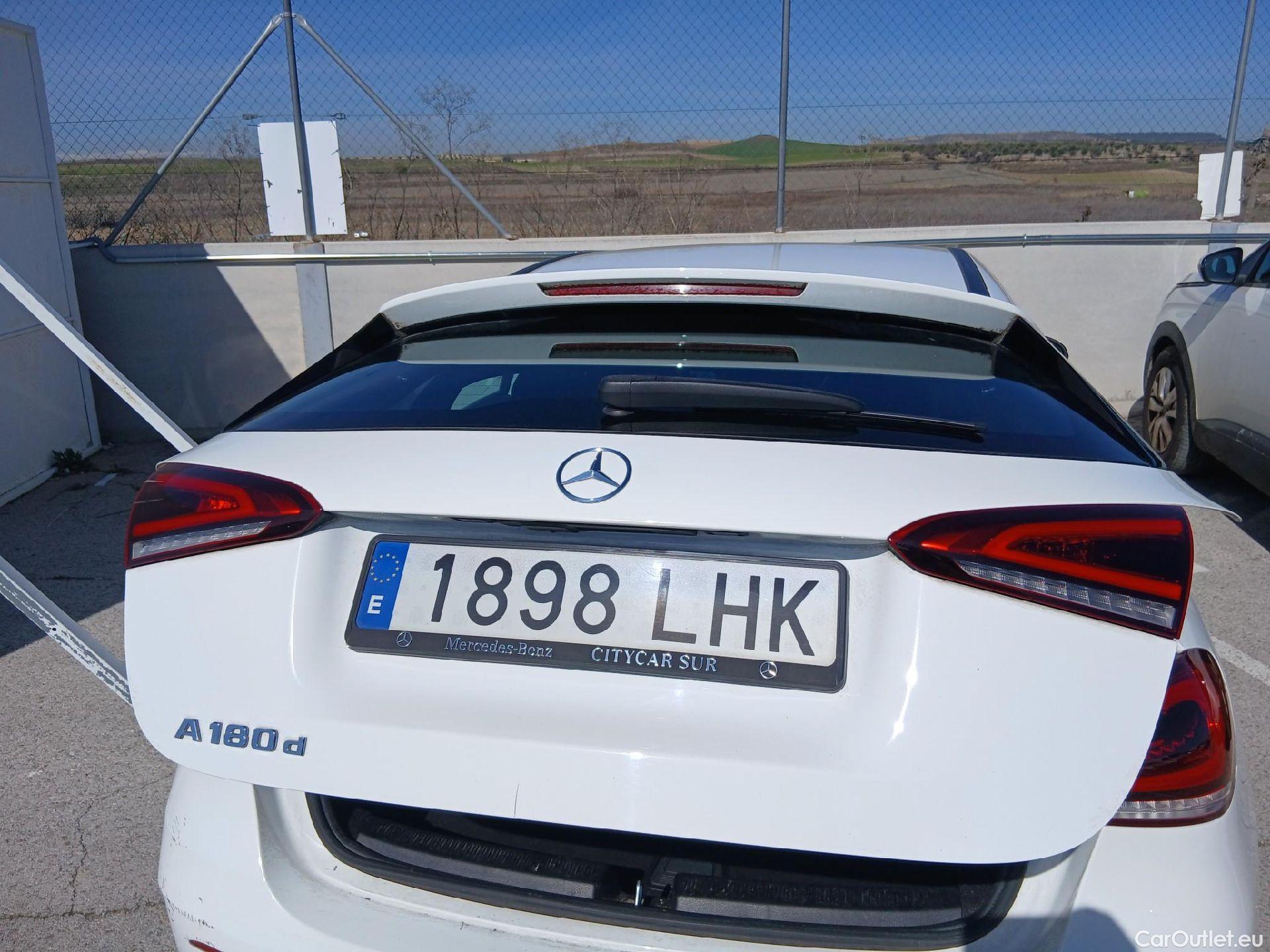  Mercedes  A-Klasse MERCEDES-BENZ Clase A / 2018 / 5P / berlina con portón A 180 d #41