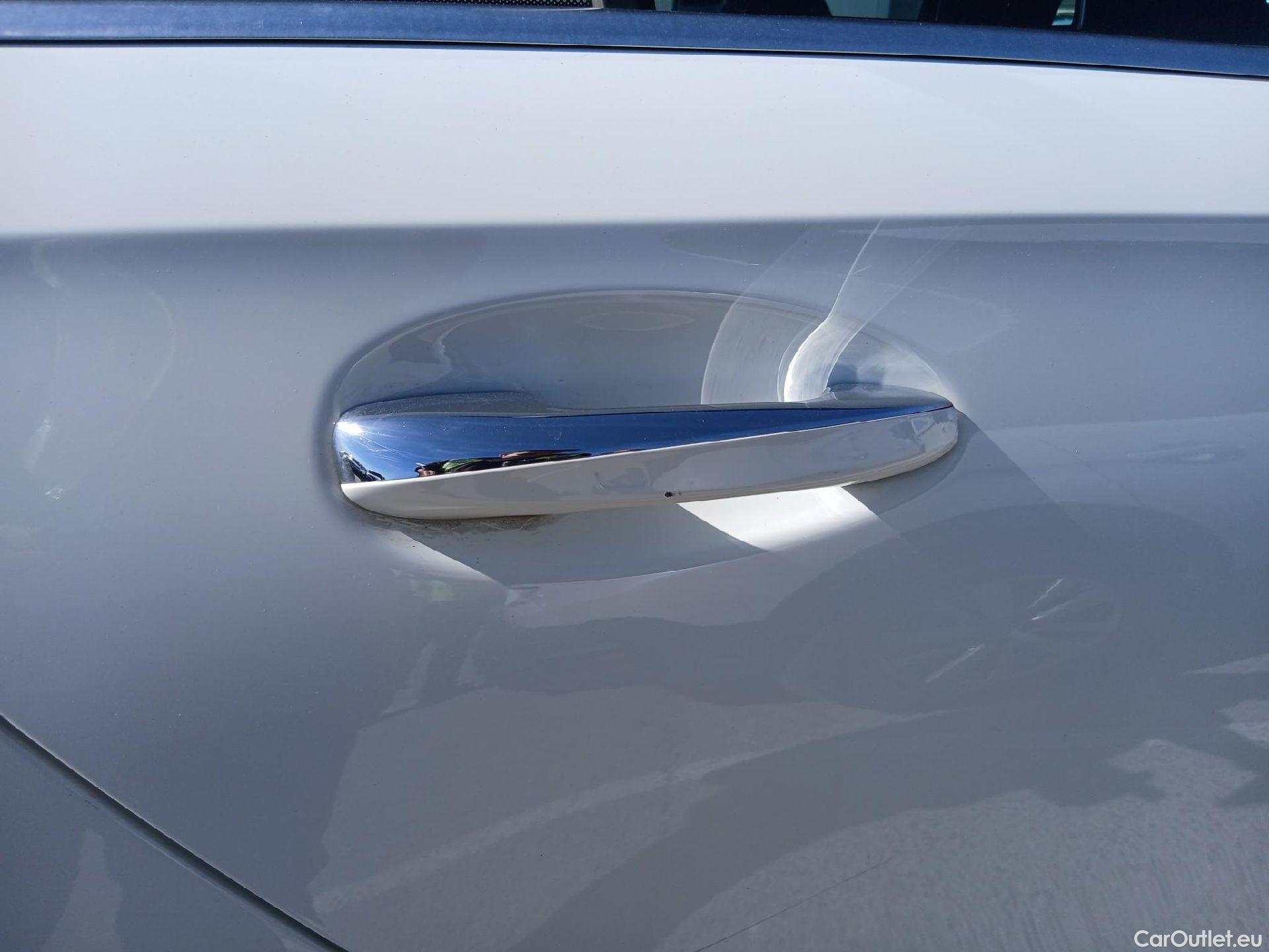  Mercedes  A-Klasse MERCEDES-BENZ Clase A / 2018 / 5P / berlina con portón A 180 d #52