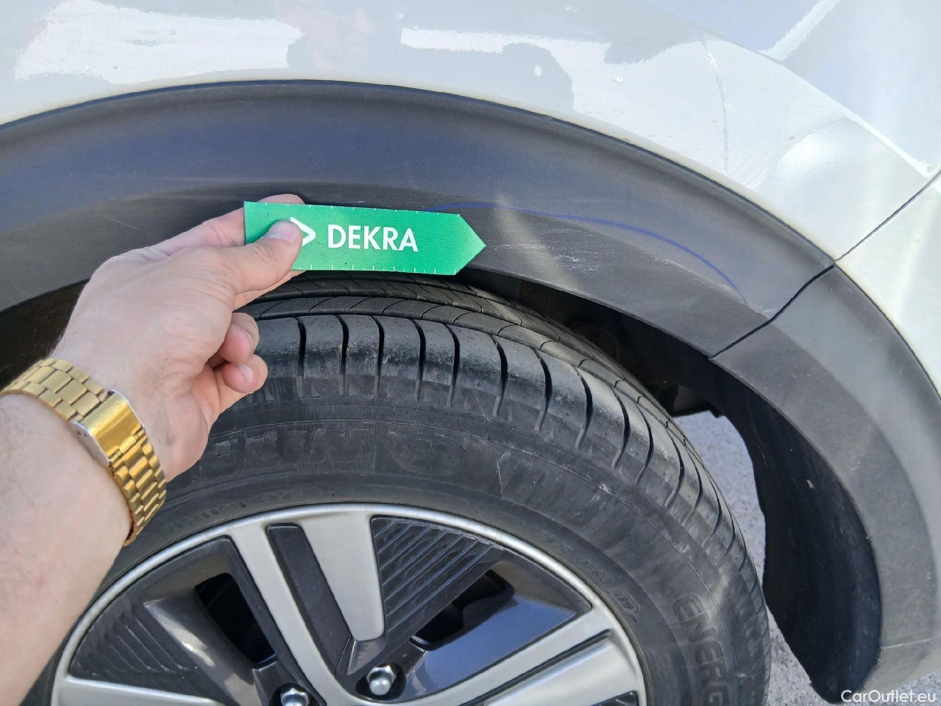  KIA  Niro KIA  / 2019 / 5P / crossover 1.6 GDi HEV 104kW (141CV) Drive #24