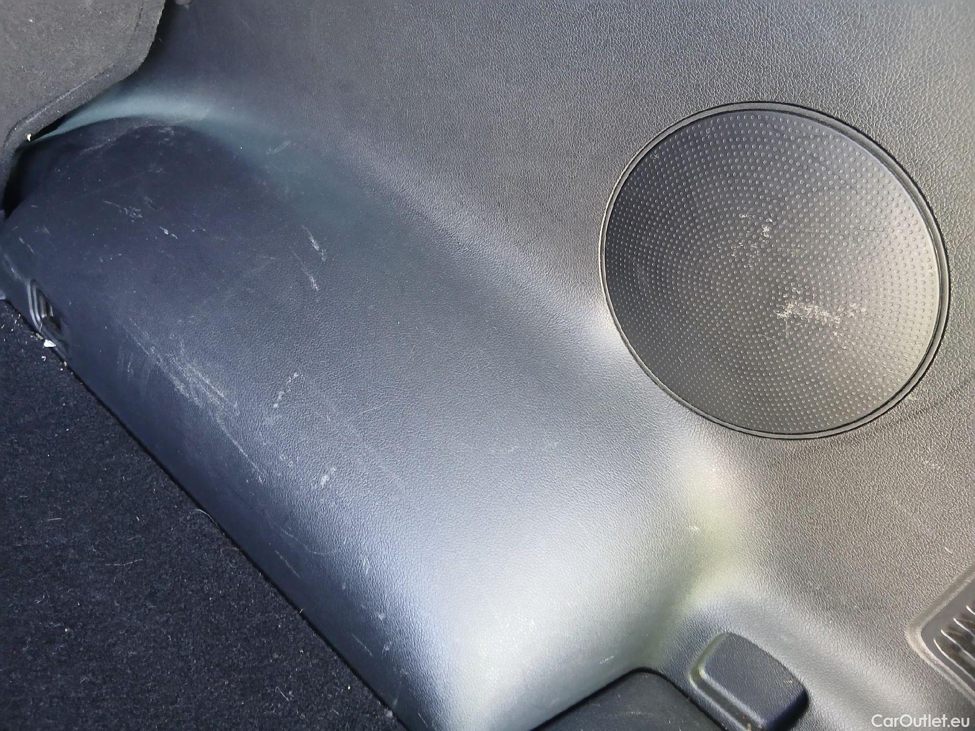  KIA  Sportage KIA  1.6MHEV Drive 100kW(136CV) 4x2(Crist Tintados) #35