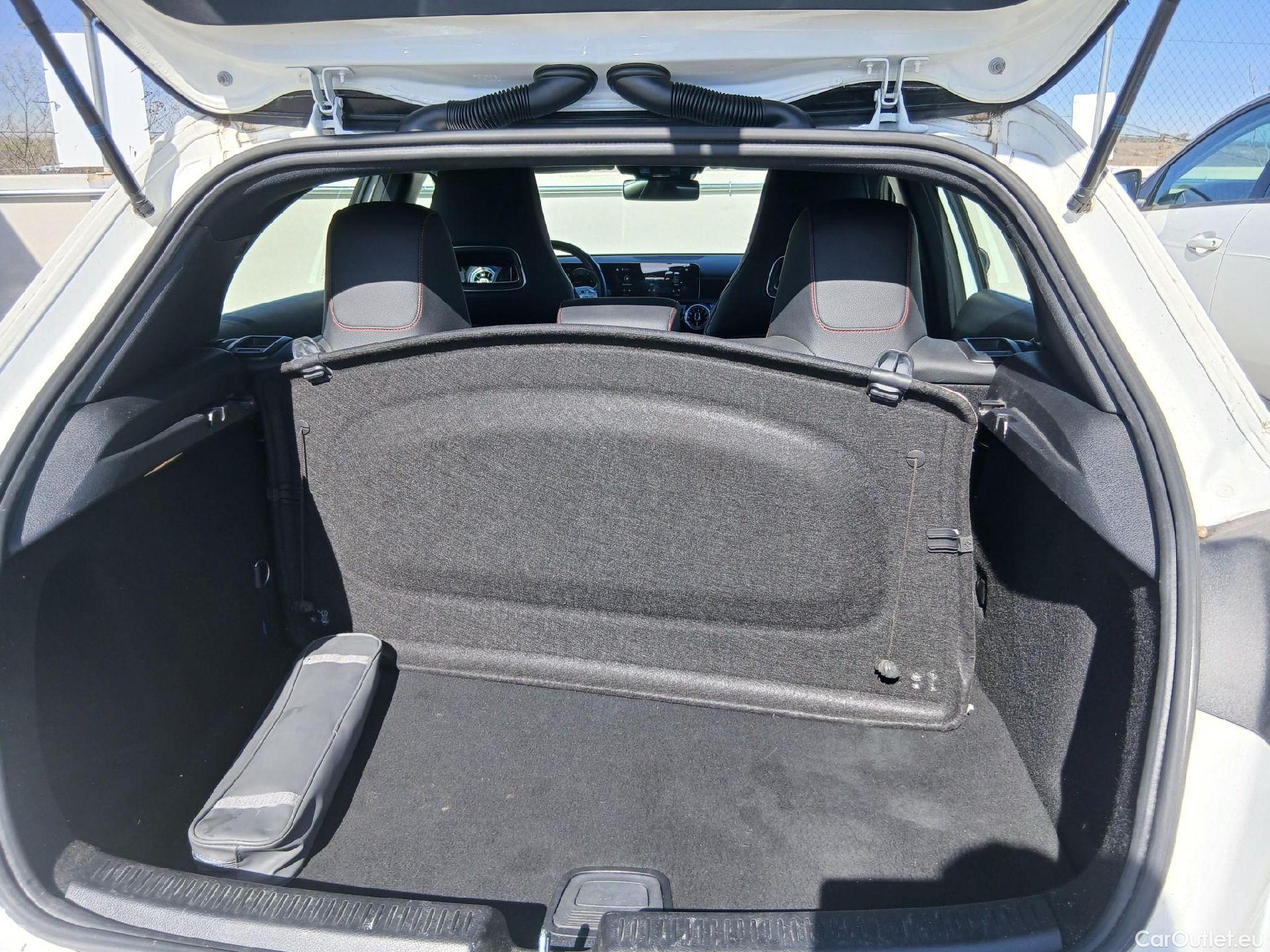  Mercedes  A-Klasse MERCEDES-BENZ Clase A / 2018 / 5P / berlina con portón A 180 d #43