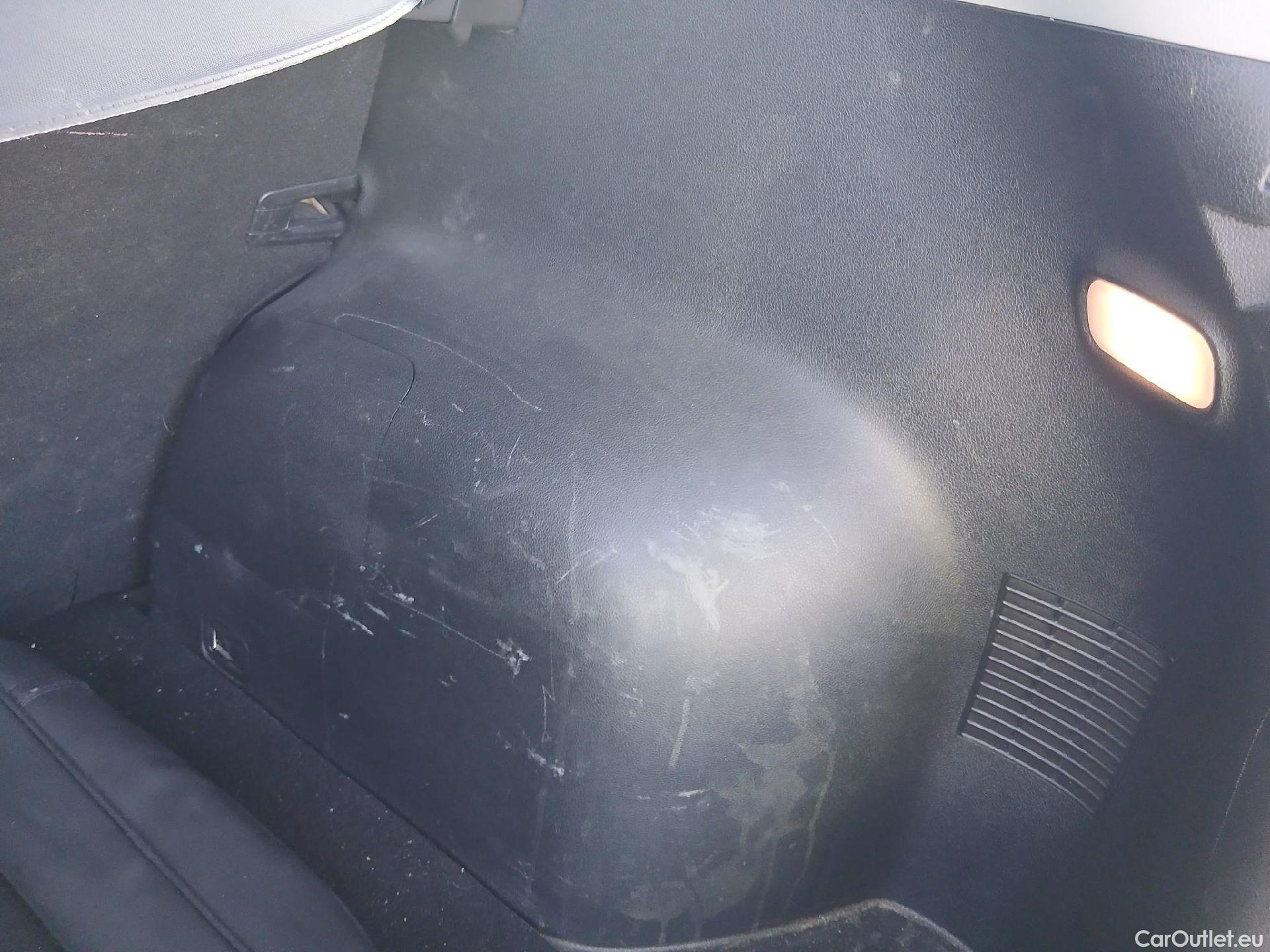  KIA  Niro KIA  / 2019 / 5P / crossover 1.6 GDi HEV 104kW (141CV) Drive #32