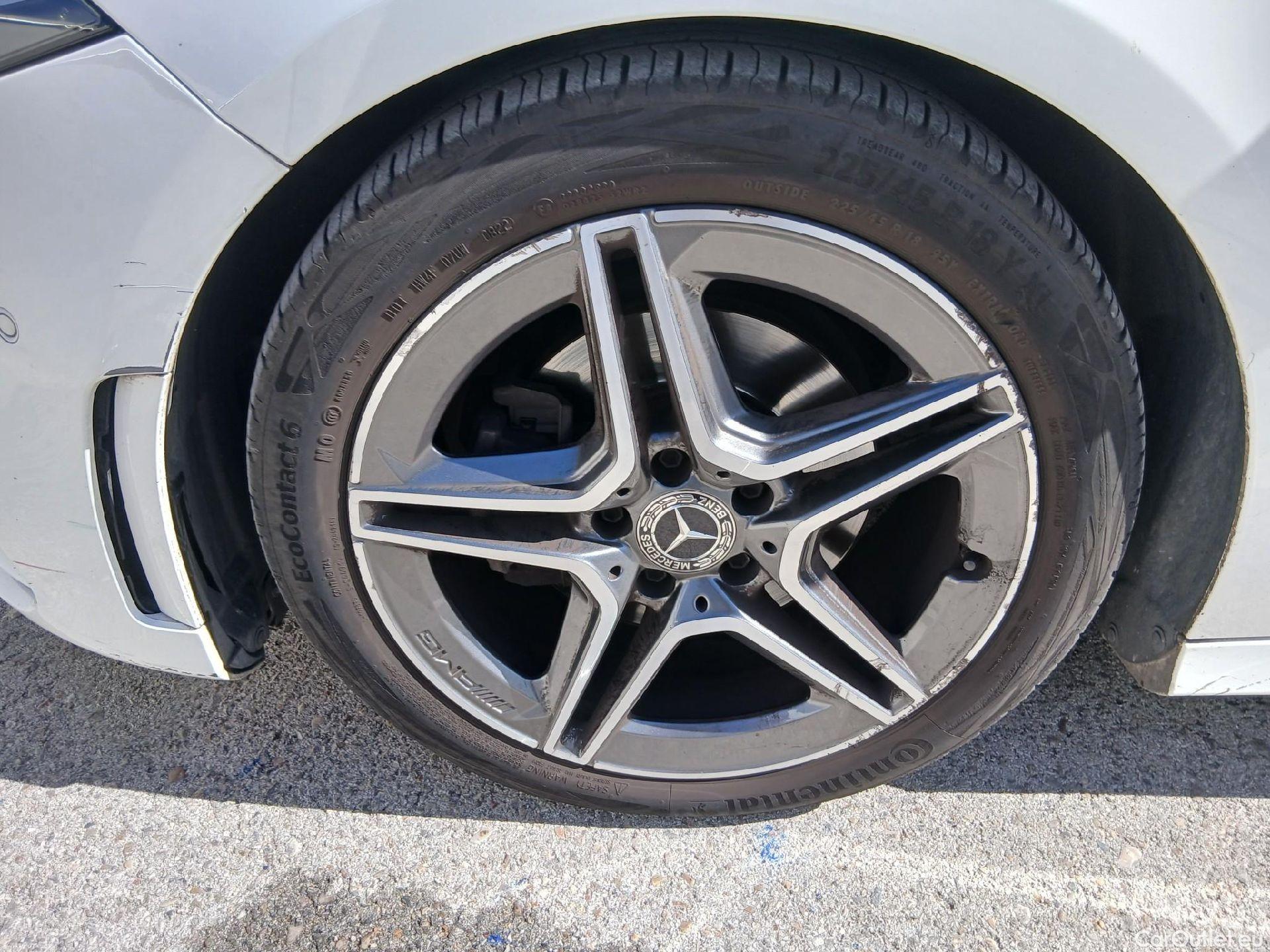  Mercedes  A-Klasse MERCEDES-BENZ Clase A / 2018 / 5P / berlina con portón A 180 d #9