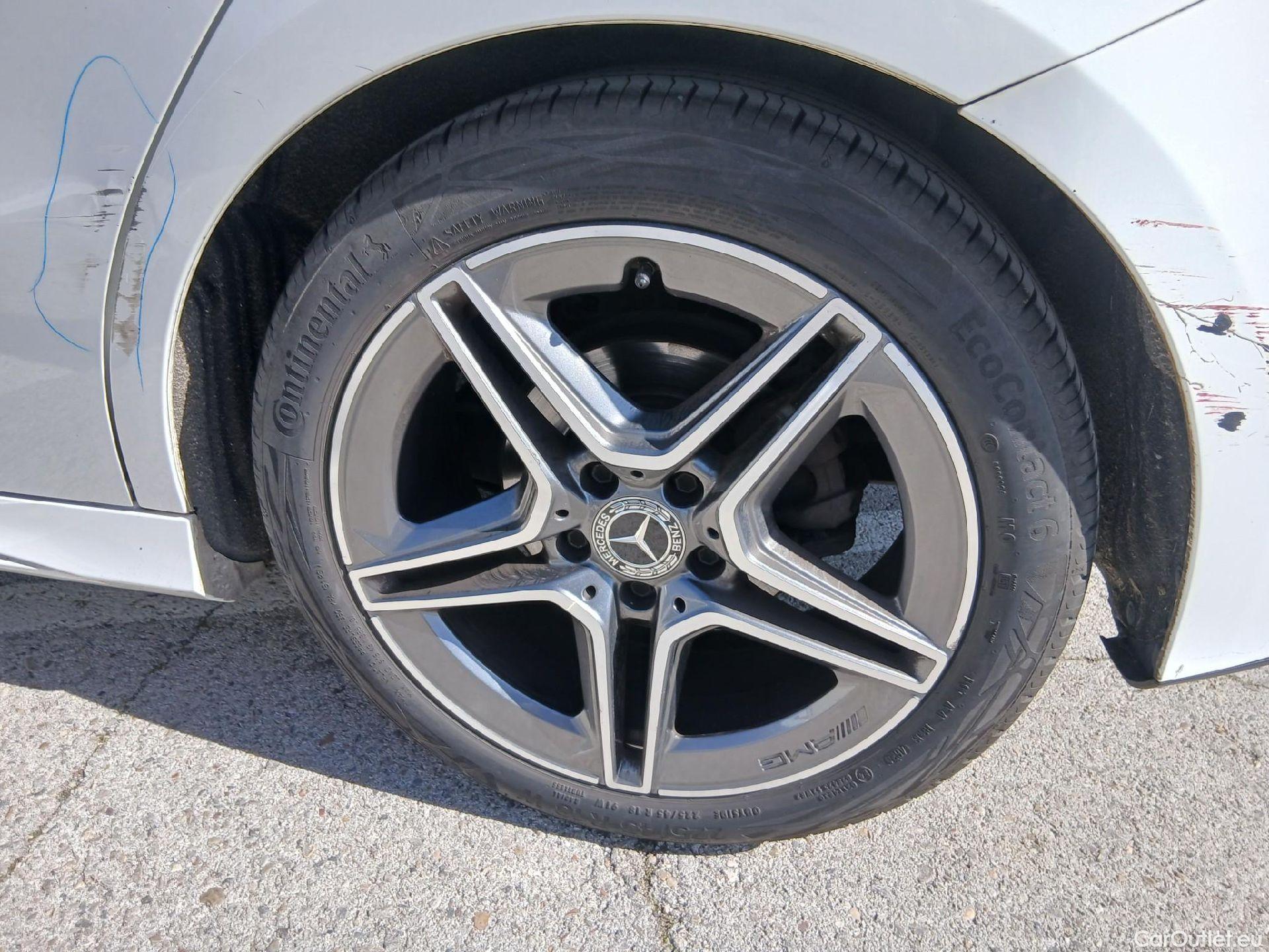  Mercedes  A-Klasse MERCEDES-BENZ Clase A / 2018 / 5P / berlina con portón A 180 d #32