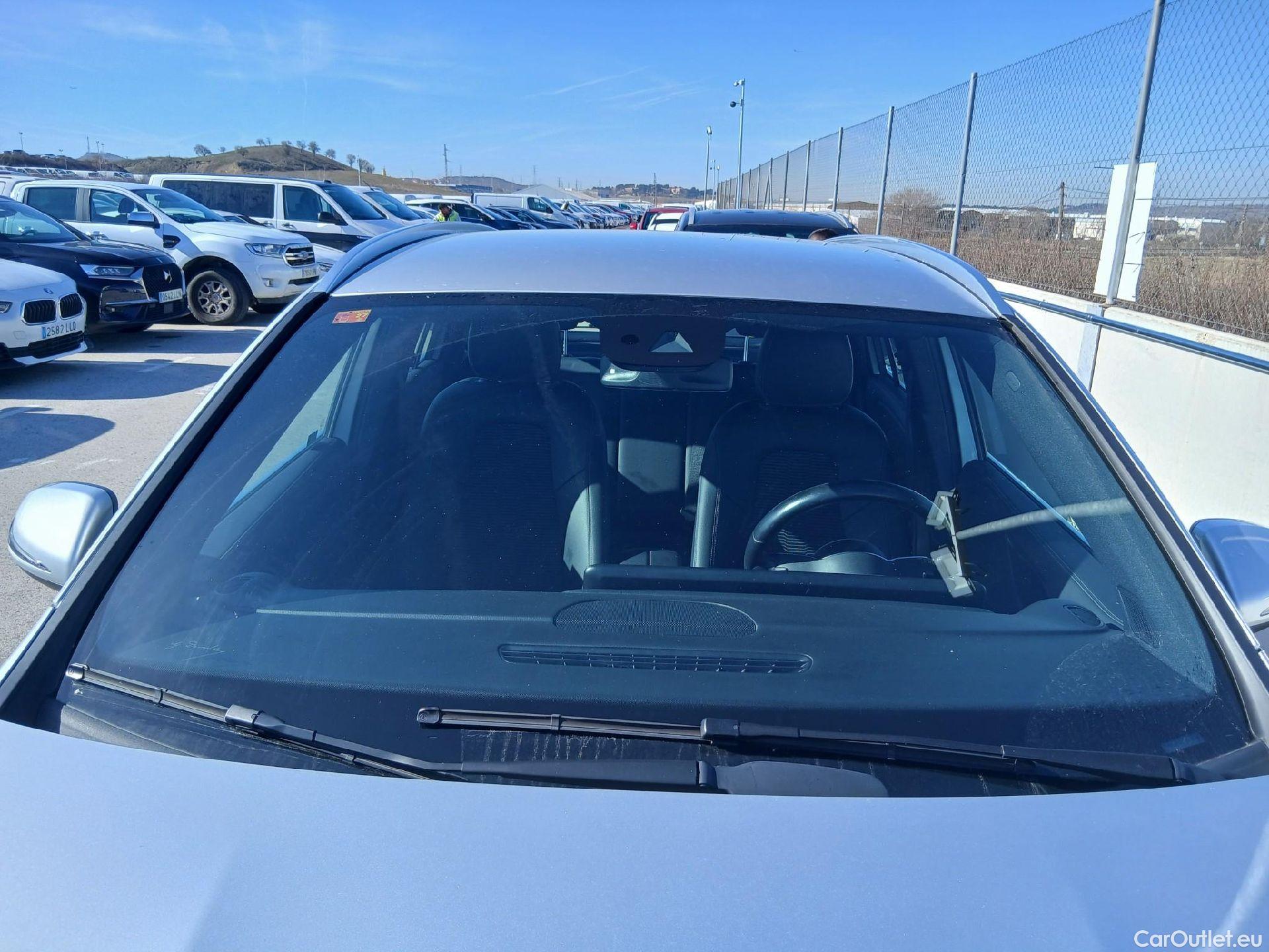  Mercedes  GLA MERCEDES-BENZ  / 2020 / 5P / todoterreno  250 e #2