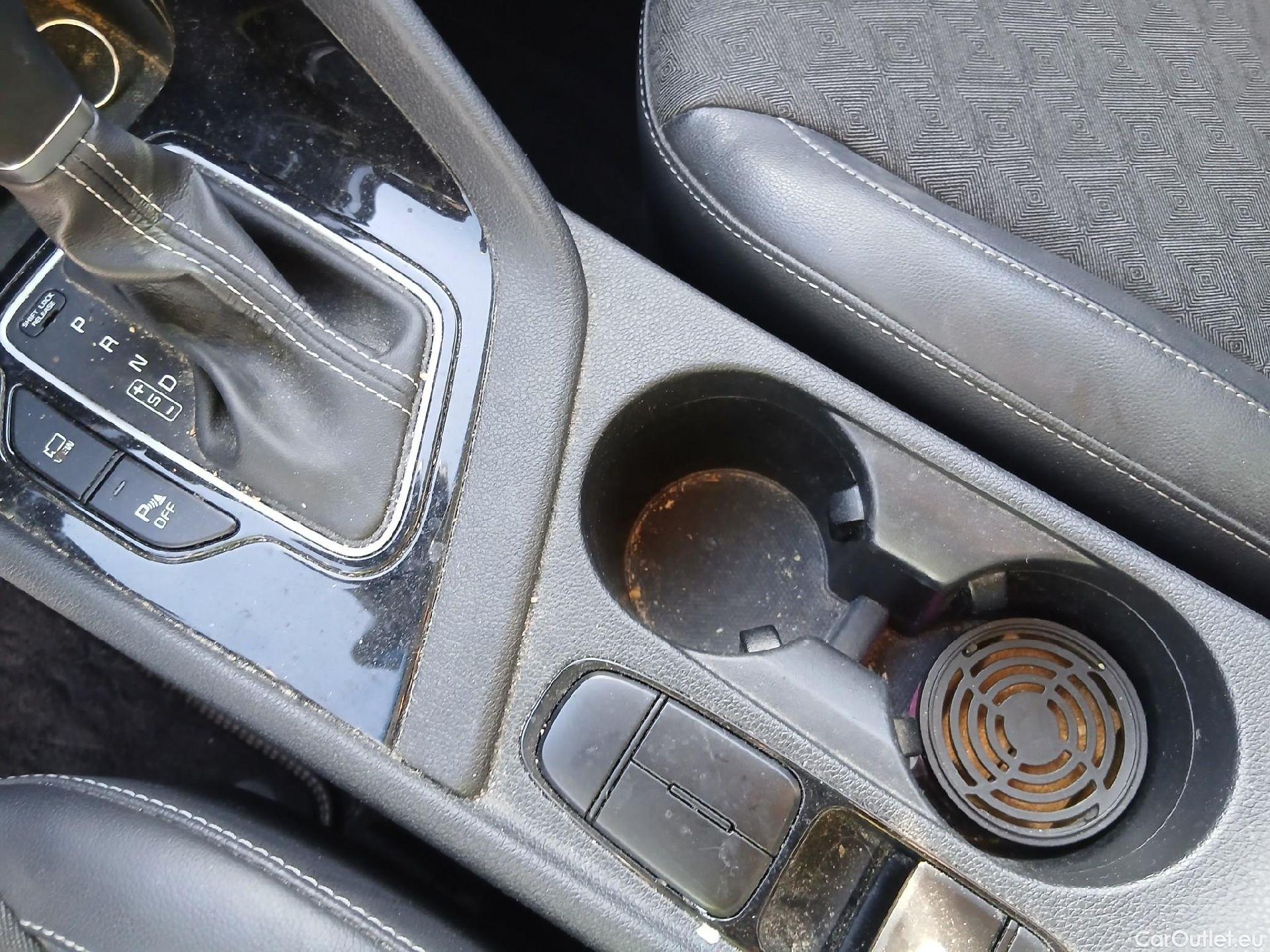  KIA  Niro KIA  / 2019 / 5P / crossover 1.6 GDi HEV 104kW (141CV) Drive #21