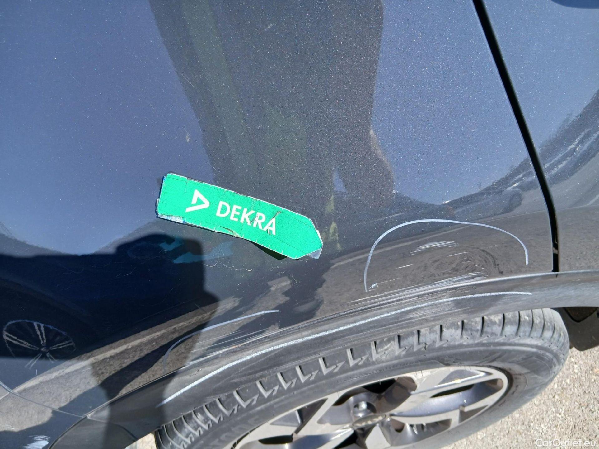  KIA  Sportage KIA  1.6MHEV Drive 100kW(136CV) 4x2(Crist Tintados) #38