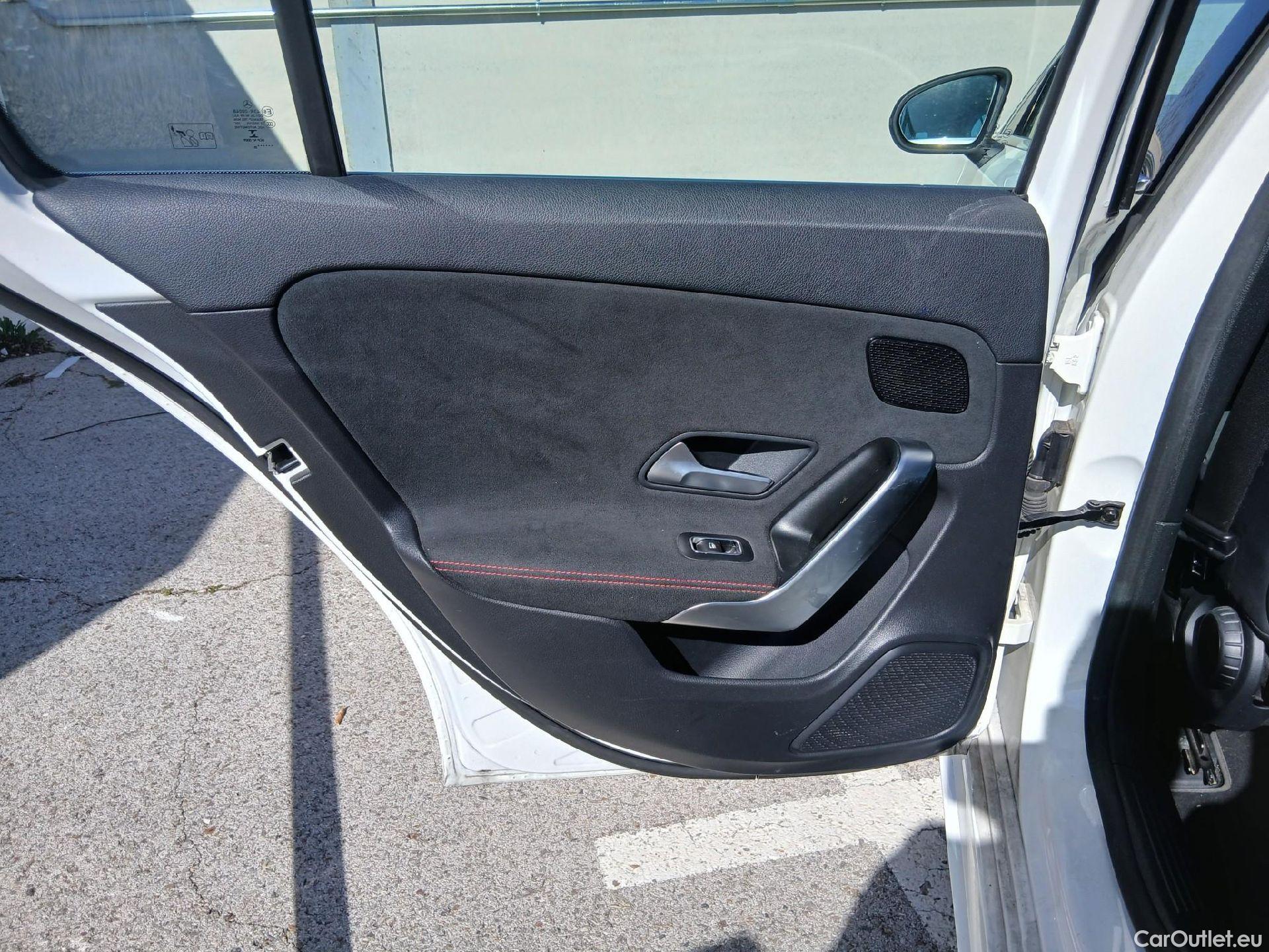  Mercedes  A-Klasse MERCEDES-BENZ Clase A / 2018 / 5P / berlina con portón A 180 d #33