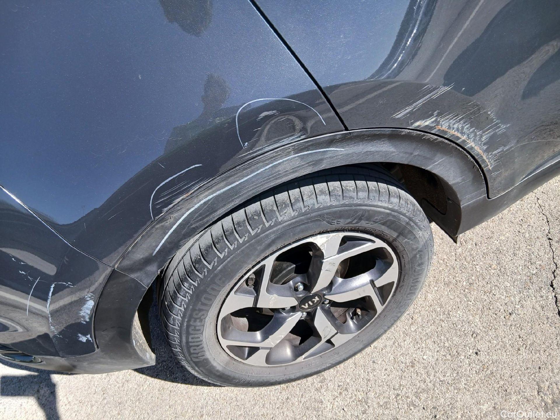  KIA  Sportage KIA  1.6MHEV Drive 100kW(136CV) 4x2(Crist Tintados) #41