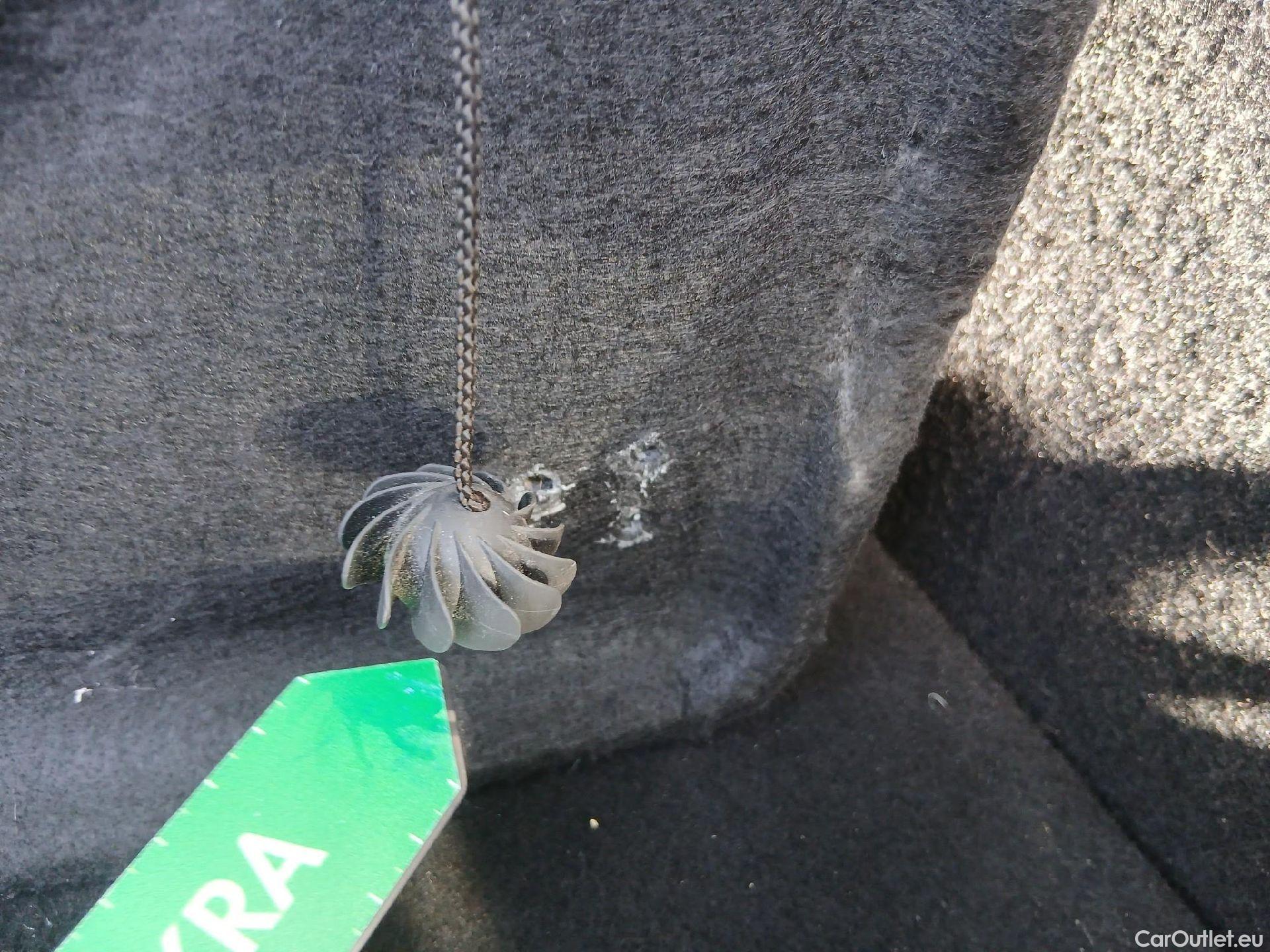  Mercedes  A-Klasse MERCEDES-BENZ Clase A / 2018 / 5P / berlina con portón A 180 d #44