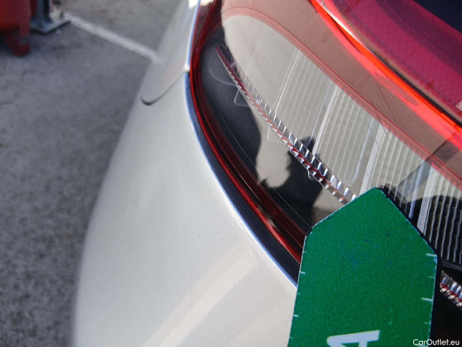  Mercedes  GLA MERCEDES-BENZ  / 2020 / 5P / todoterreno  250 e #27