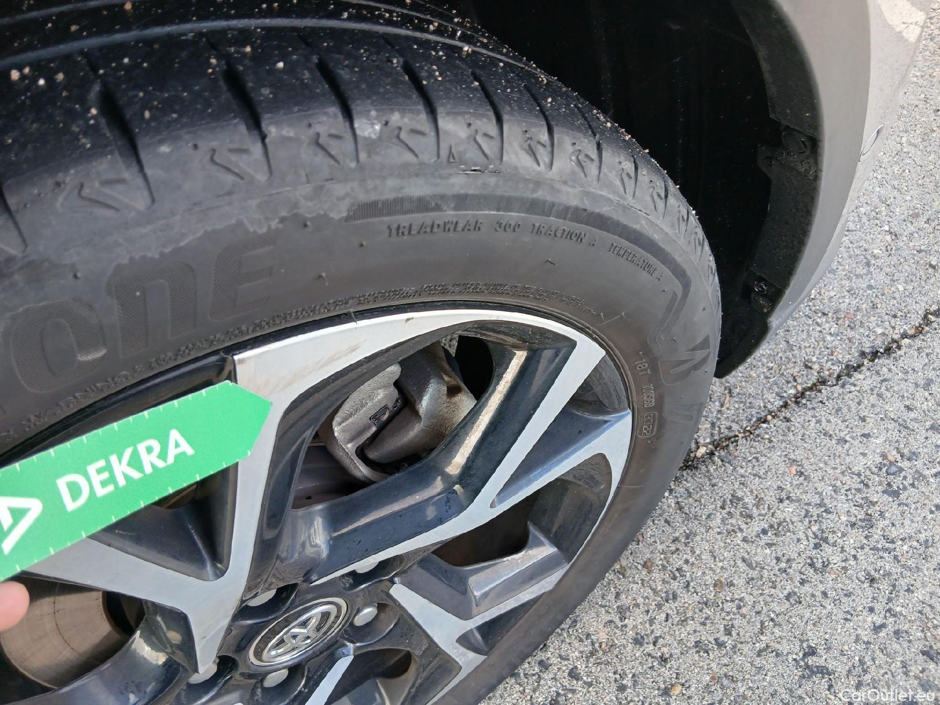  Toyota  C-HR TOYOTA  / 2016 / 5P / todoterreno 1.8 125H Advance (CX) #1