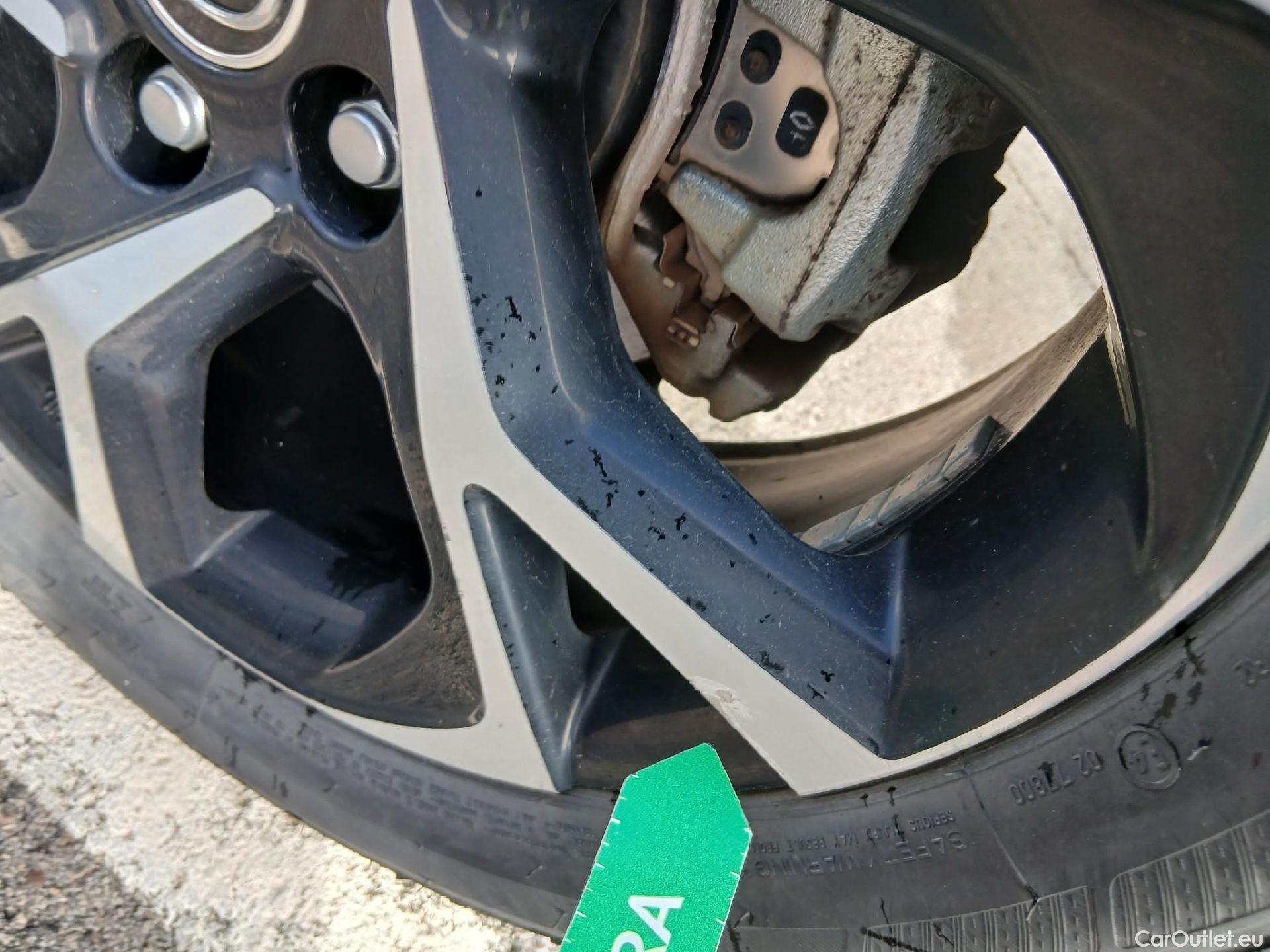  Toyota  C-HR TOYOTA  / 2016 / 5P / todoterreno 1.8 125H Advance (CX) #4