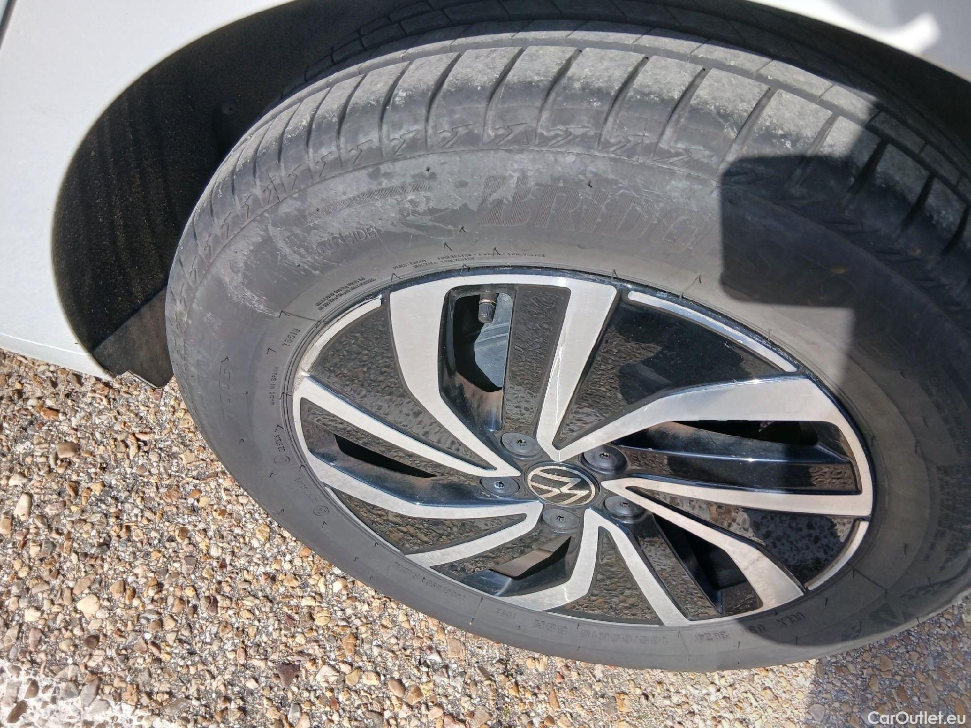  Volkswagen  Polo VOLKSWAGEN  / 2021 / 5P / berlina con portón Life 1.0 TSI 70kW (95CV) #4