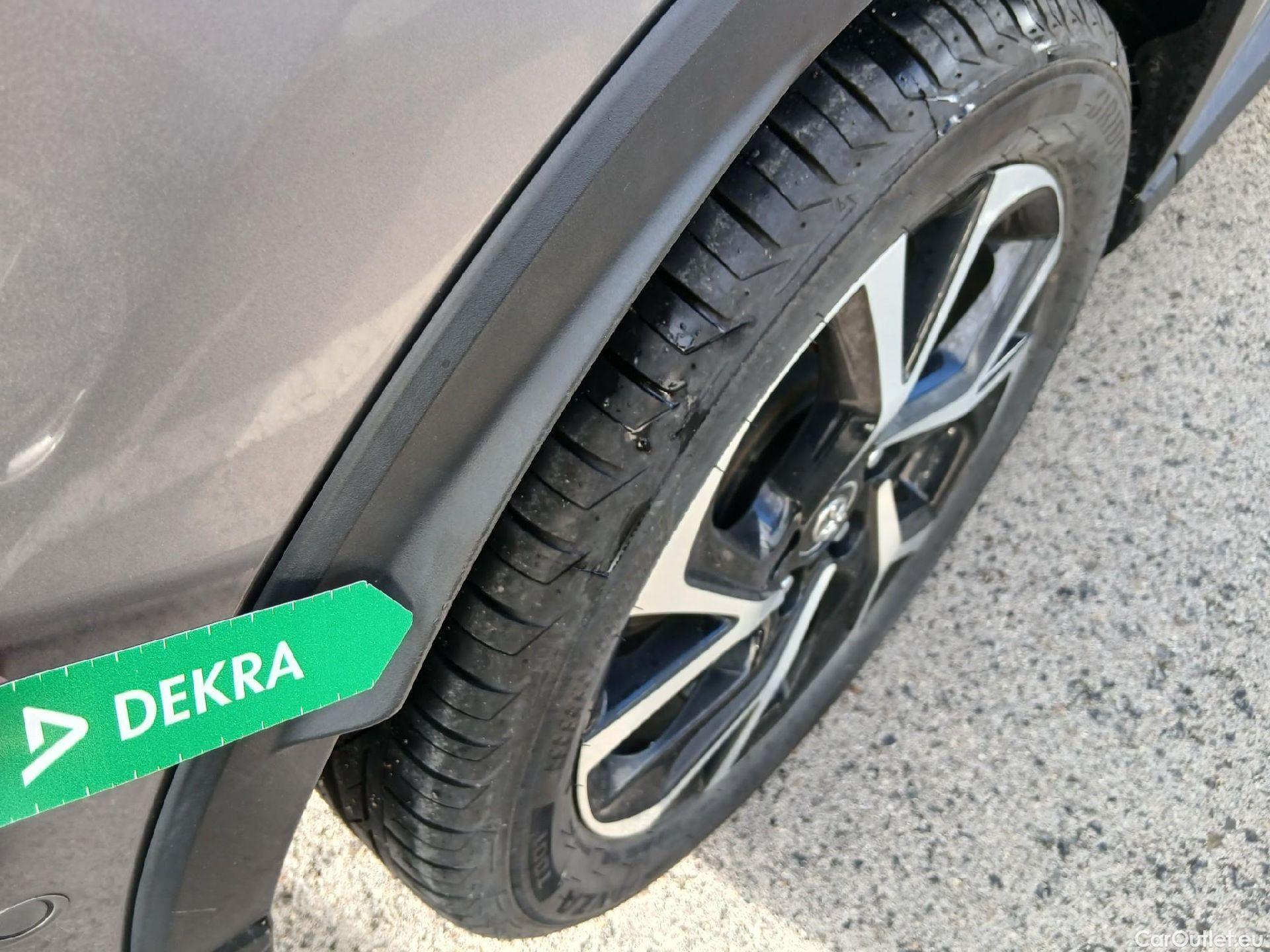  Toyota  C-HR TOYOTA  / 2016 / 5P / todoterreno 1.8 125H Advance (CX) #24