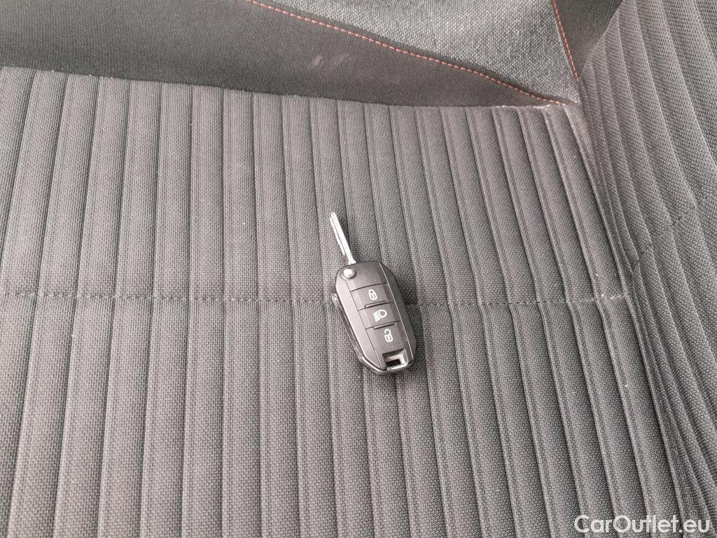  Peugeot  2008 PEUGEOT  / 2019 / 5P / todoterreno Active Puretech 100 S&S BVM6 #1