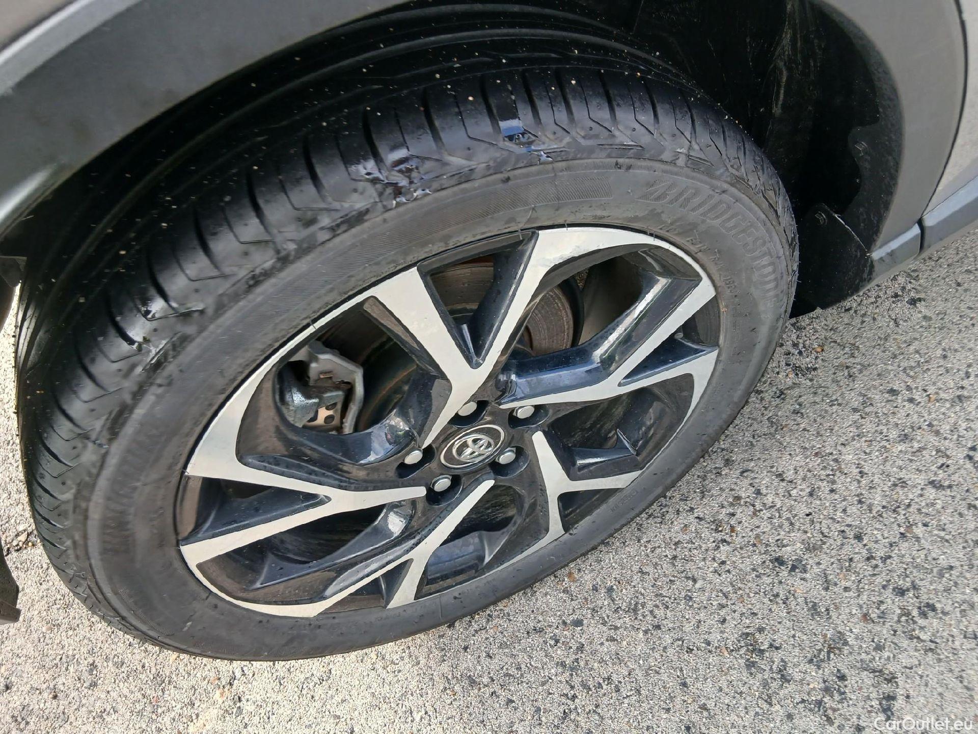  Toyota  C-HR TOYOTA  / 2016 / 5P / todoterreno 1.8 125H Advance (CX) #5