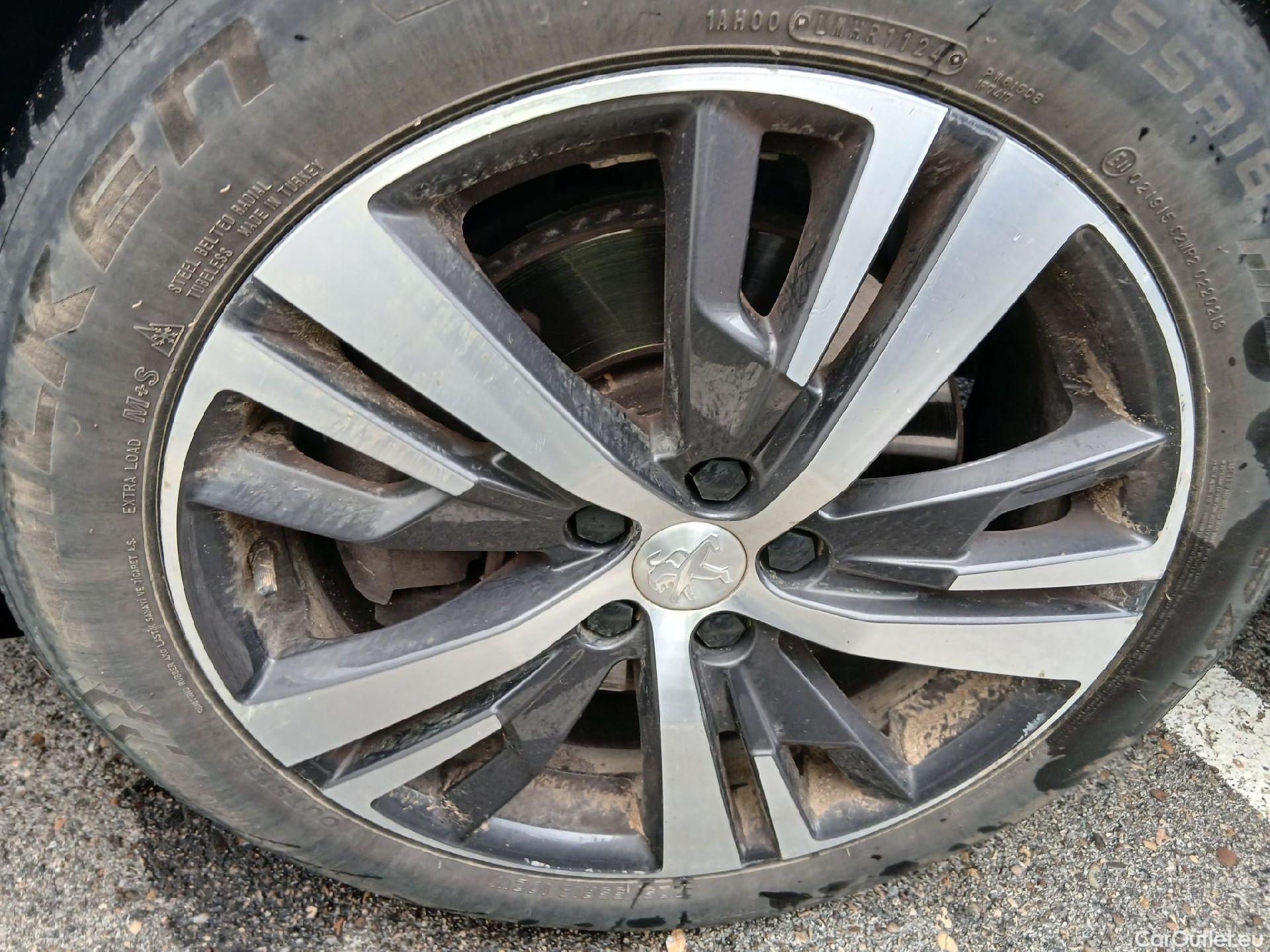  Peugeot  3008 PEUGEOT  Hybrid / 2020 / 5P / todoterreno 225 e-EAT8 Allure Pack #3