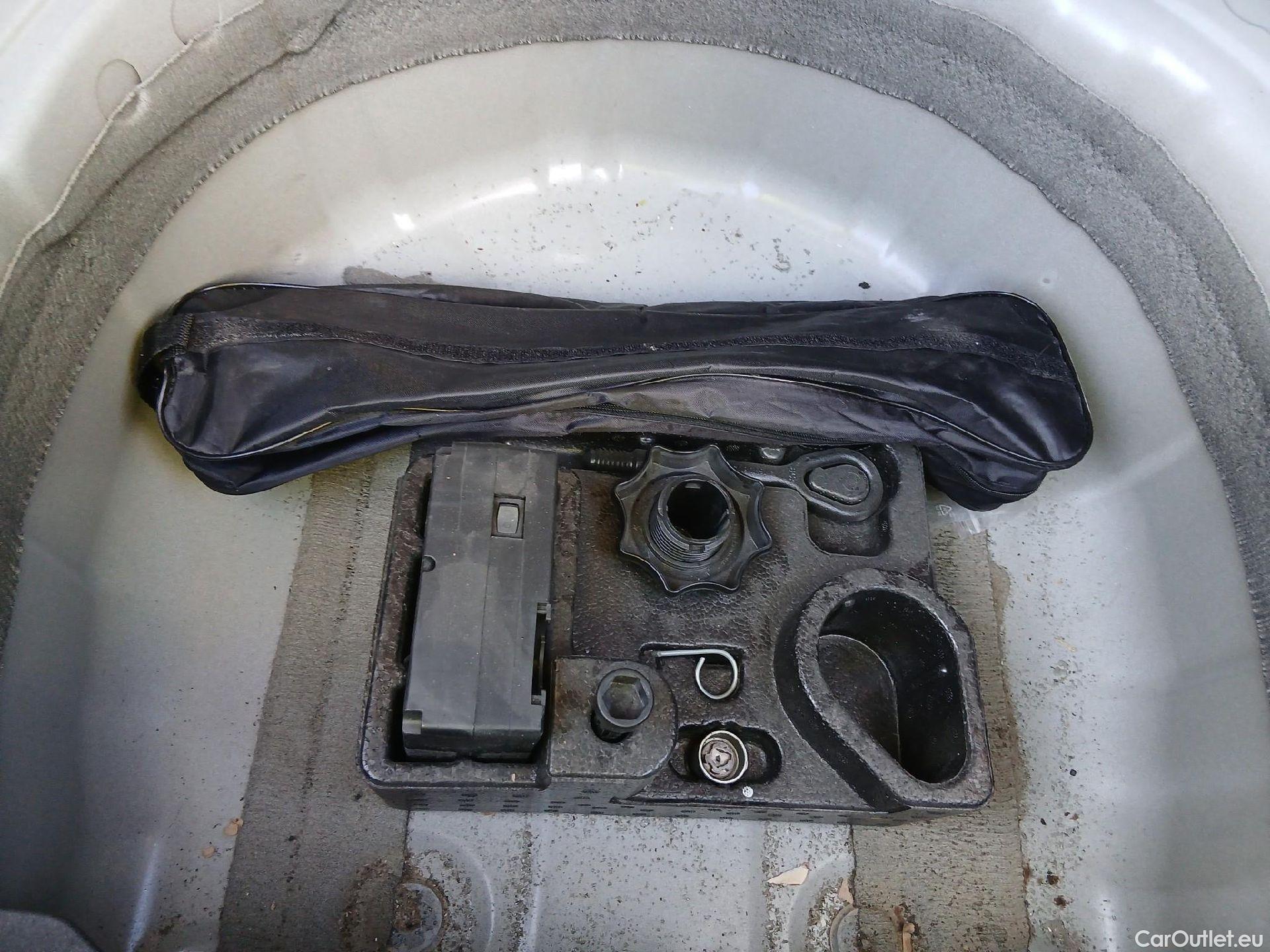  Volkswagen  Polo VOLKSWAGEN  / 2021 / 5P / berlina con portón Life 1.0 TSI 70kW (95CV) #5