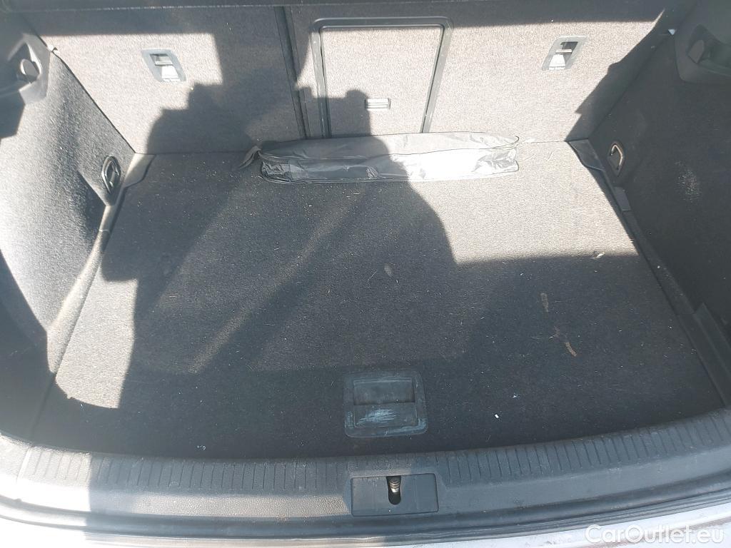  Volkswagen  Golf  VOLKSWAGEN / 2016 / 5P / berlina con portón e-ePower 110 kW (136CV) #6